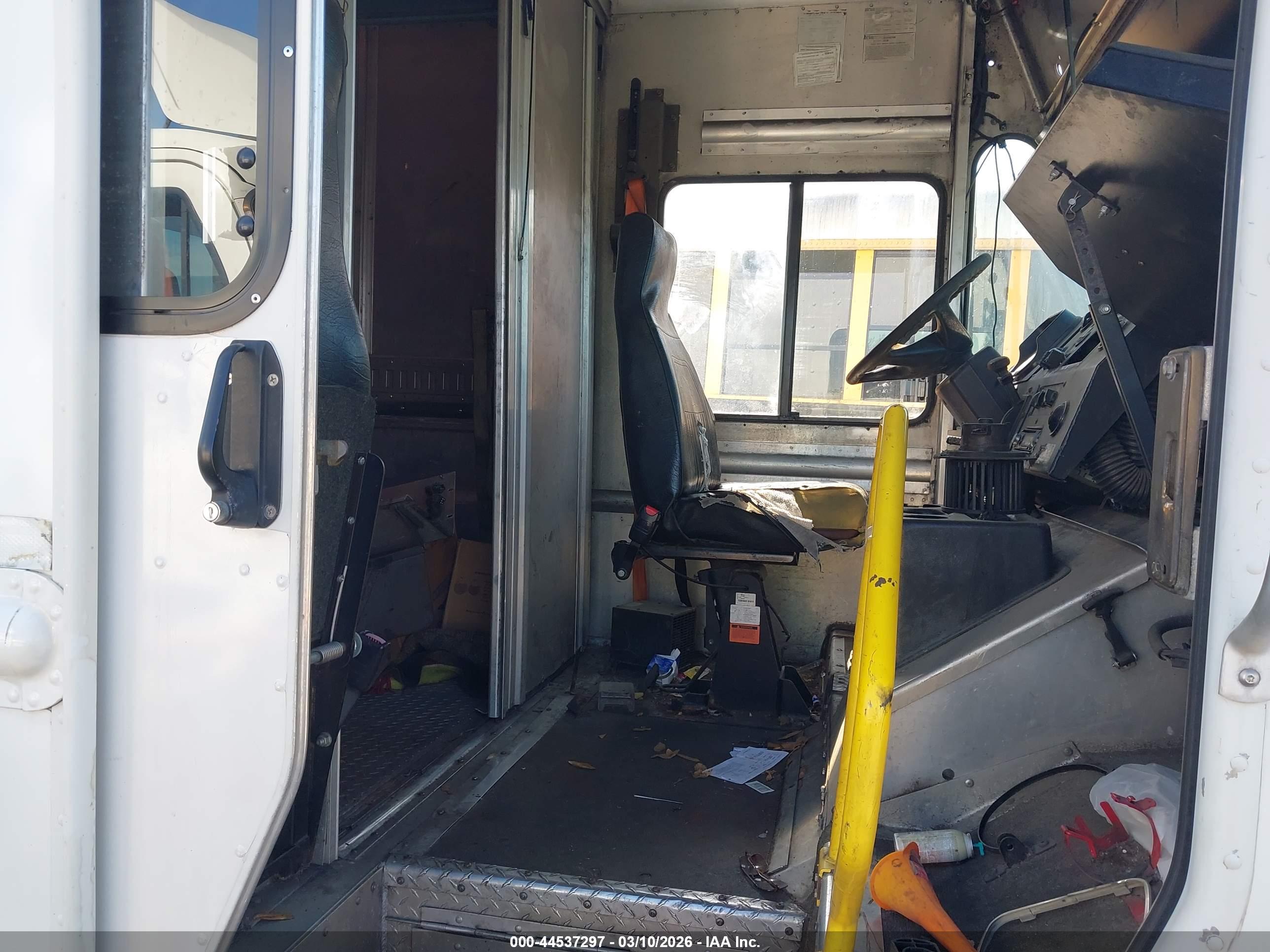 FREIGHTLINER CHASSIS image 8