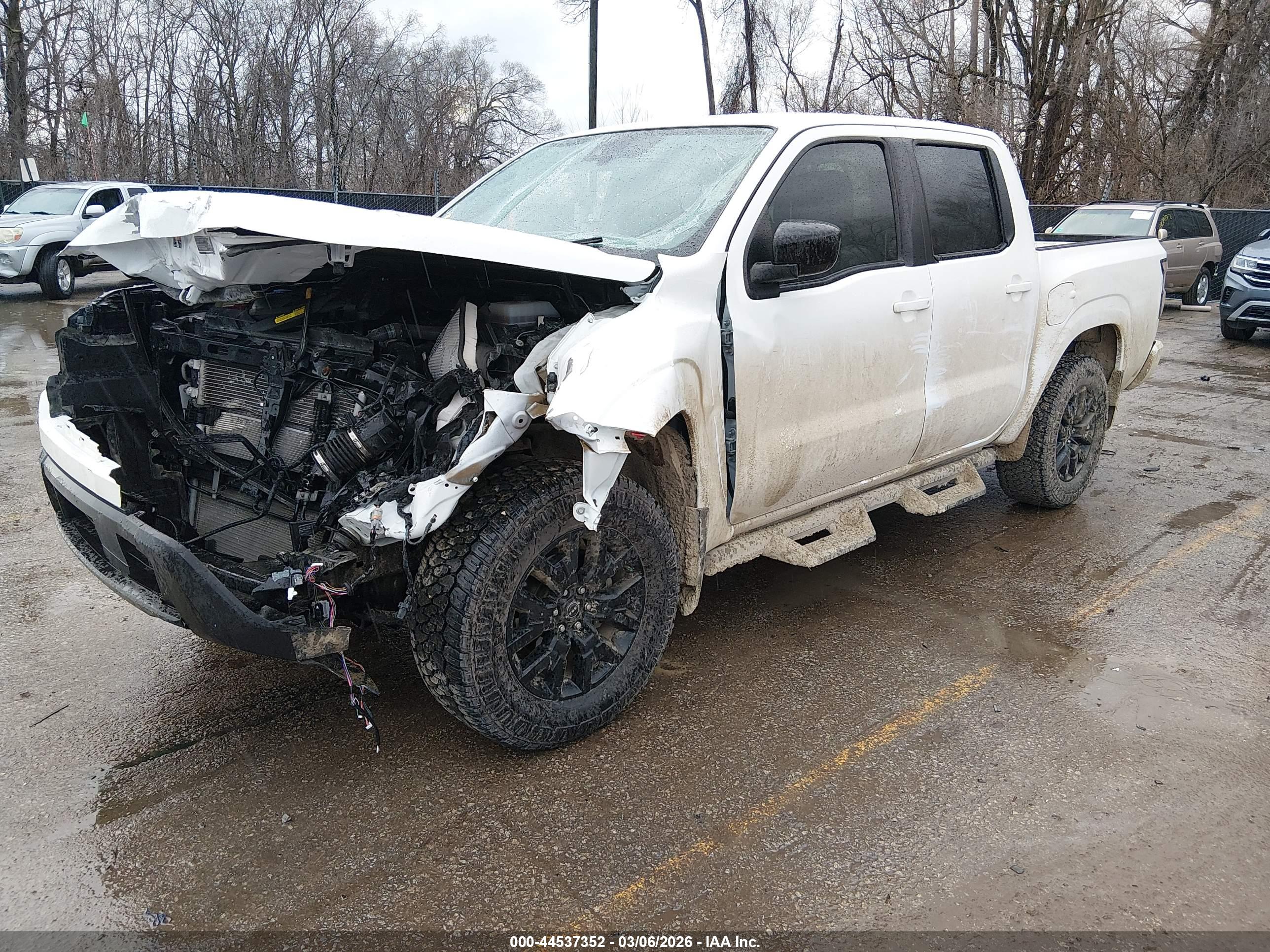 NISSAN FRONTIER image 2