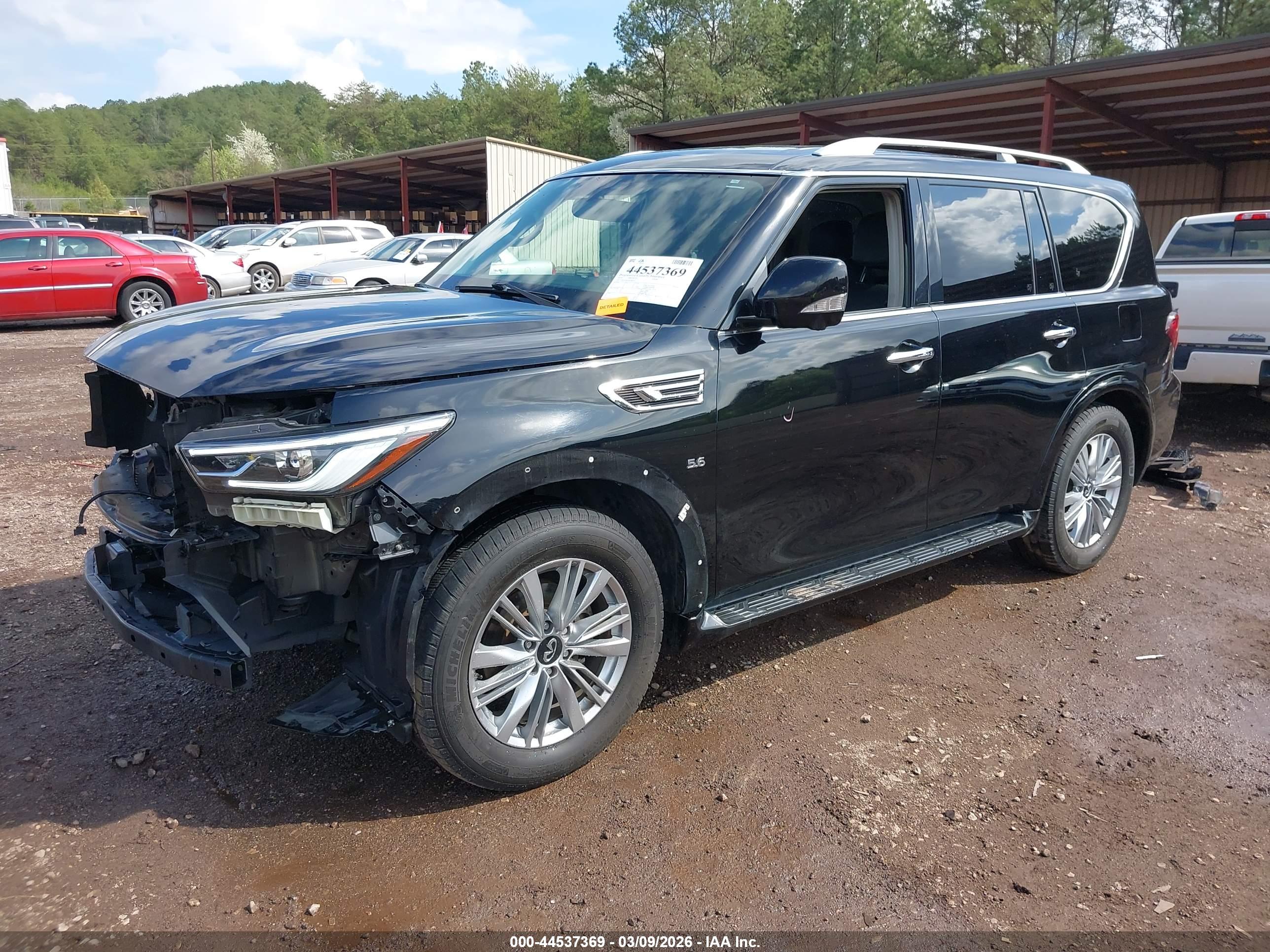 INFINITI QX80 image 2