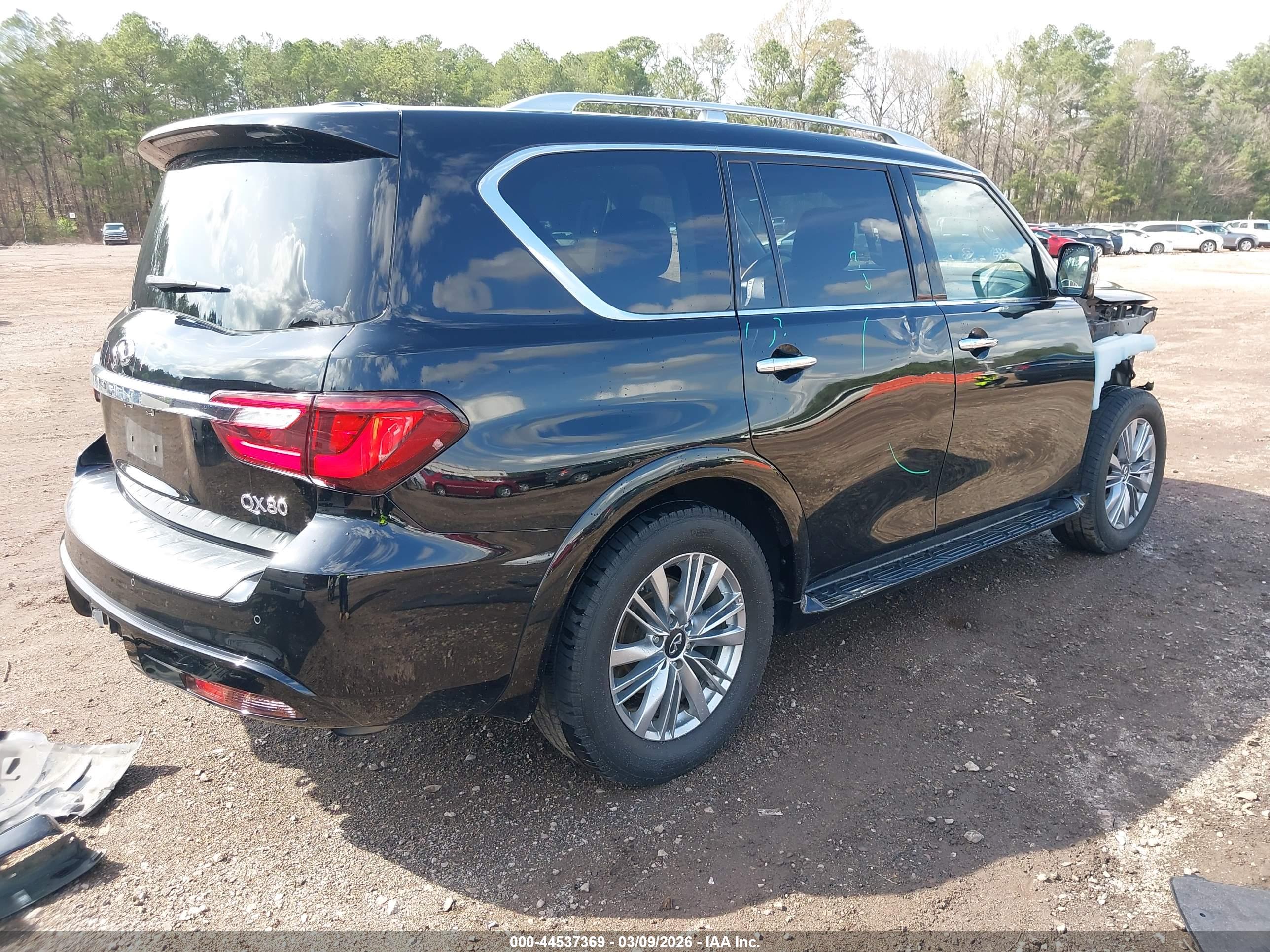 INFINITI QX80 image 4