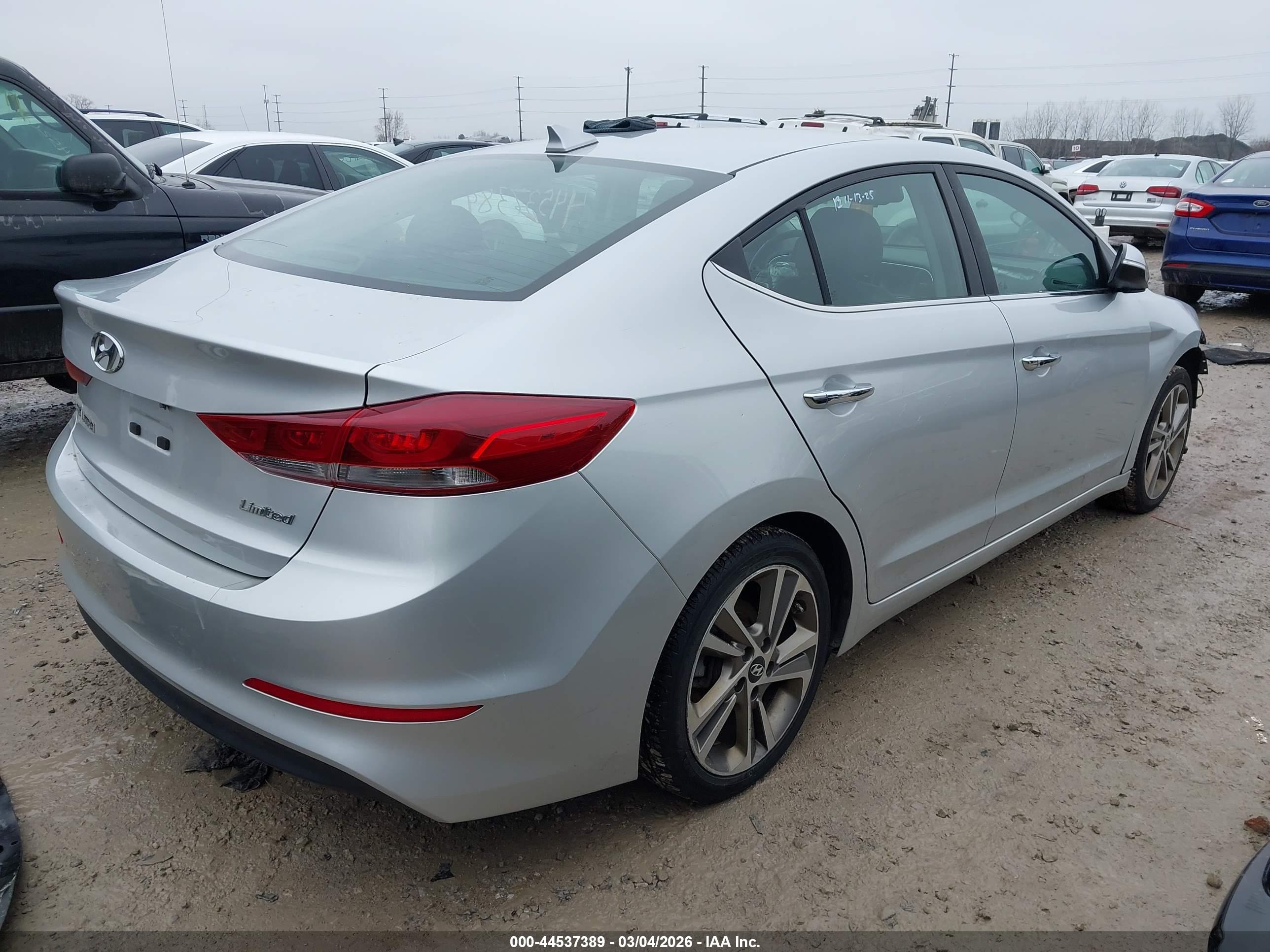 HYUNDAI ELANTRA image 4