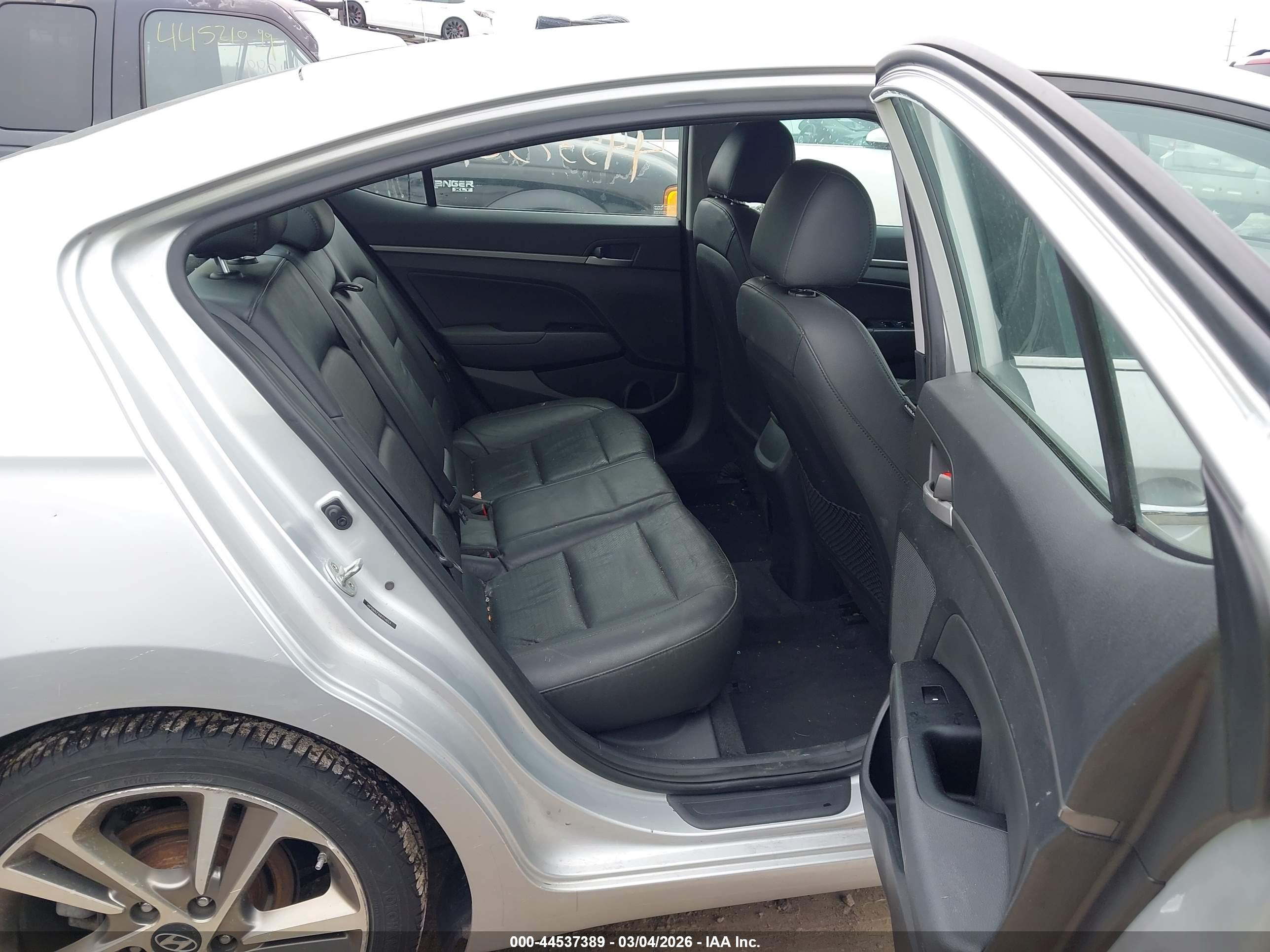 HYUNDAI ELANTRA image 8