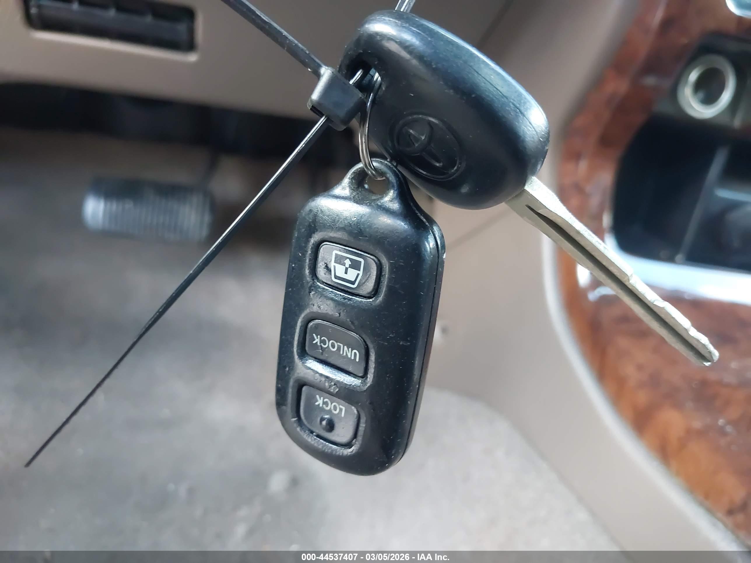 TOYOTA 4RUNNER image 11