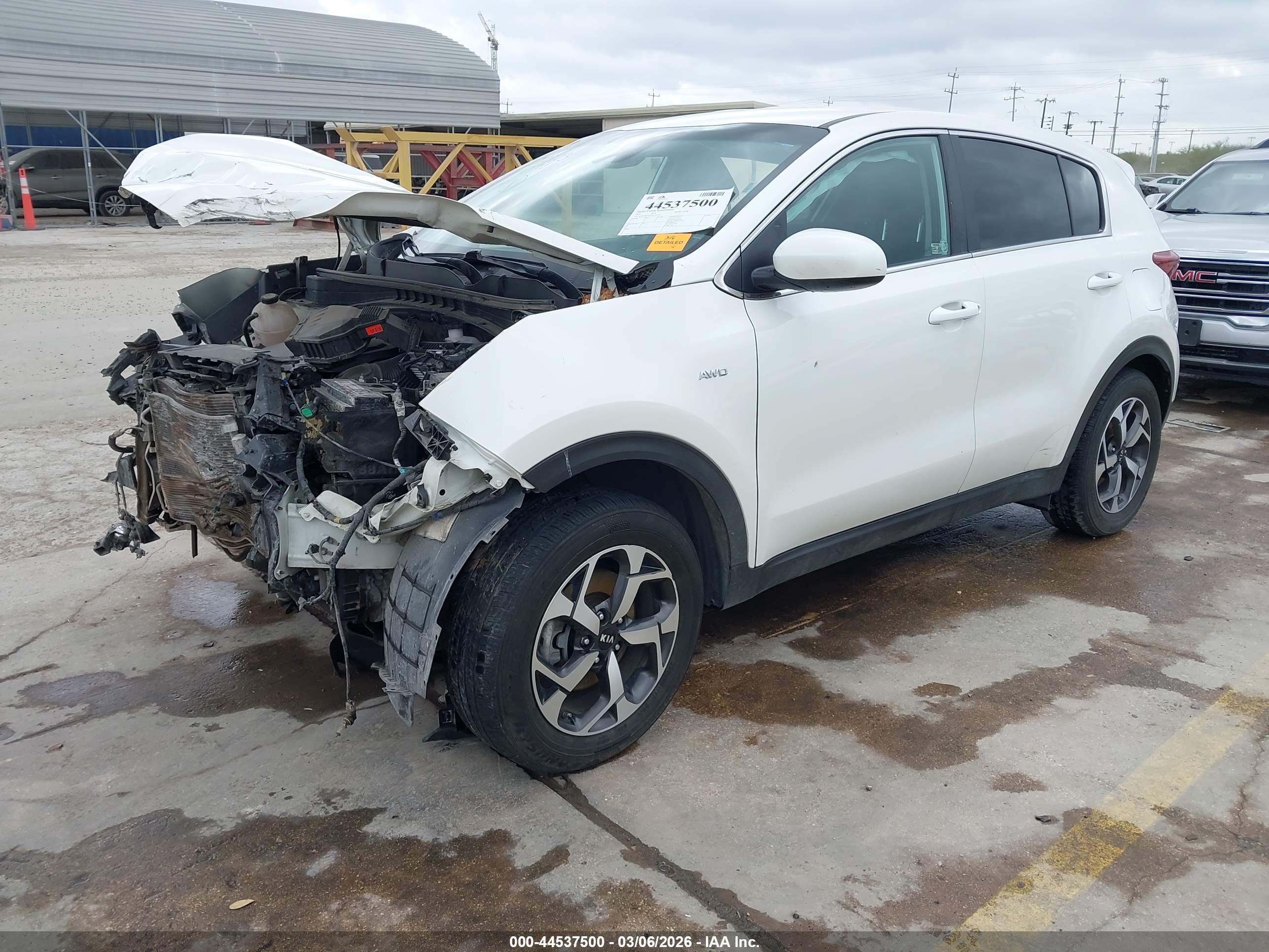KIA SPORTAGE image 2