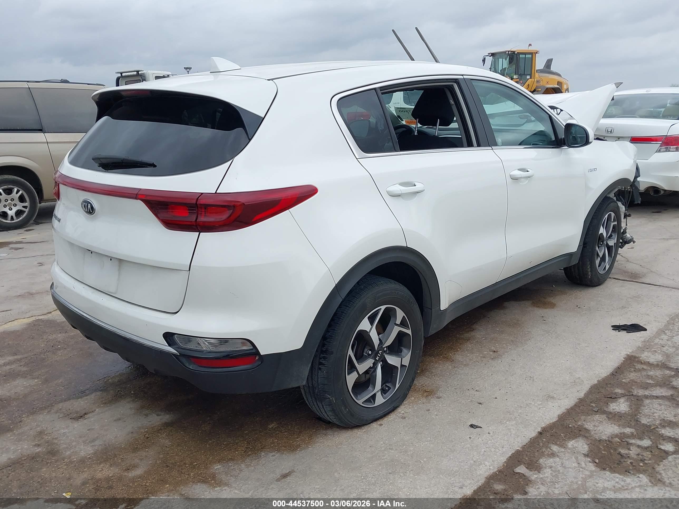 KIA SPORTAGE image 4