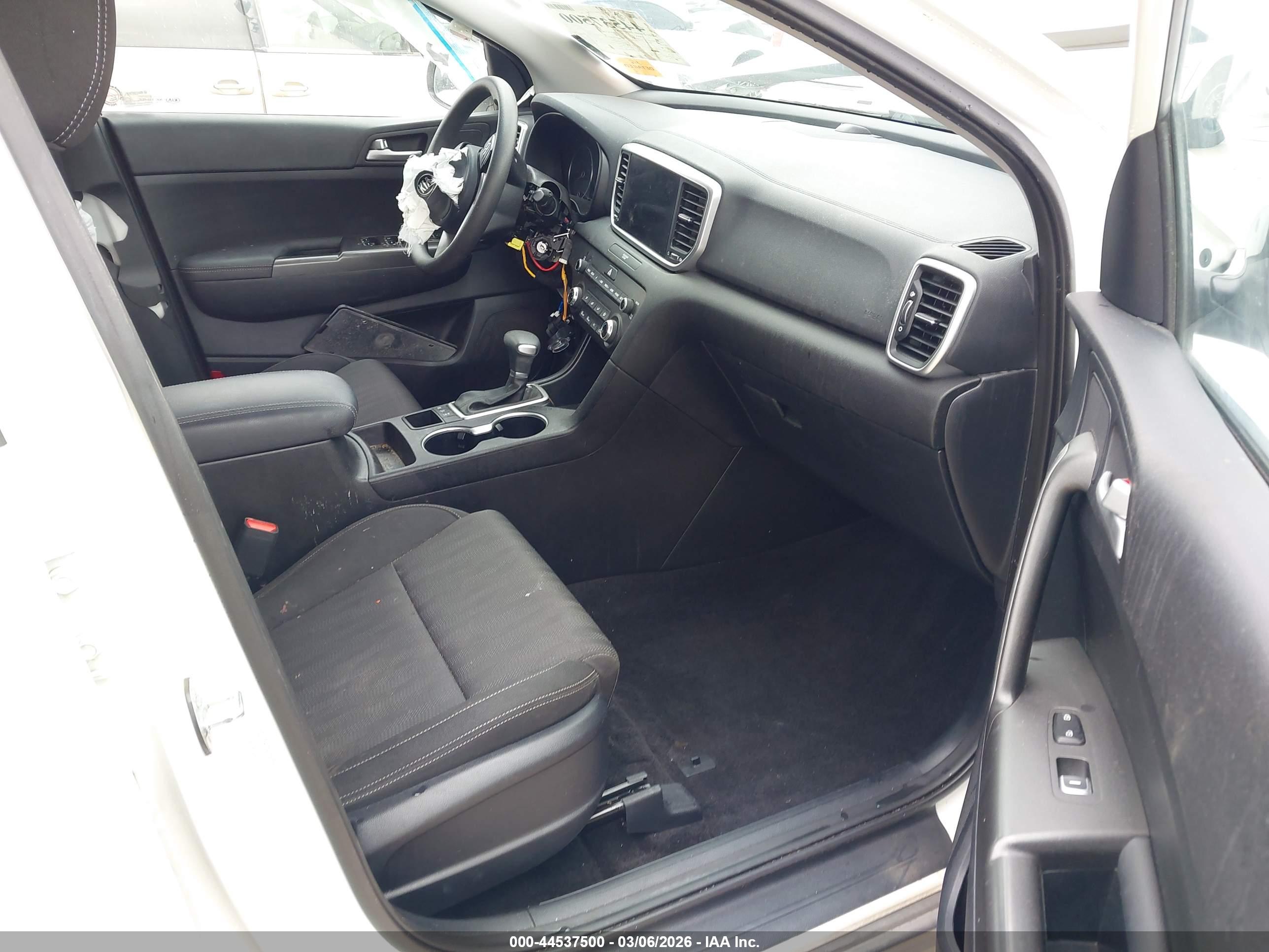 KIA SPORTAGE image 5