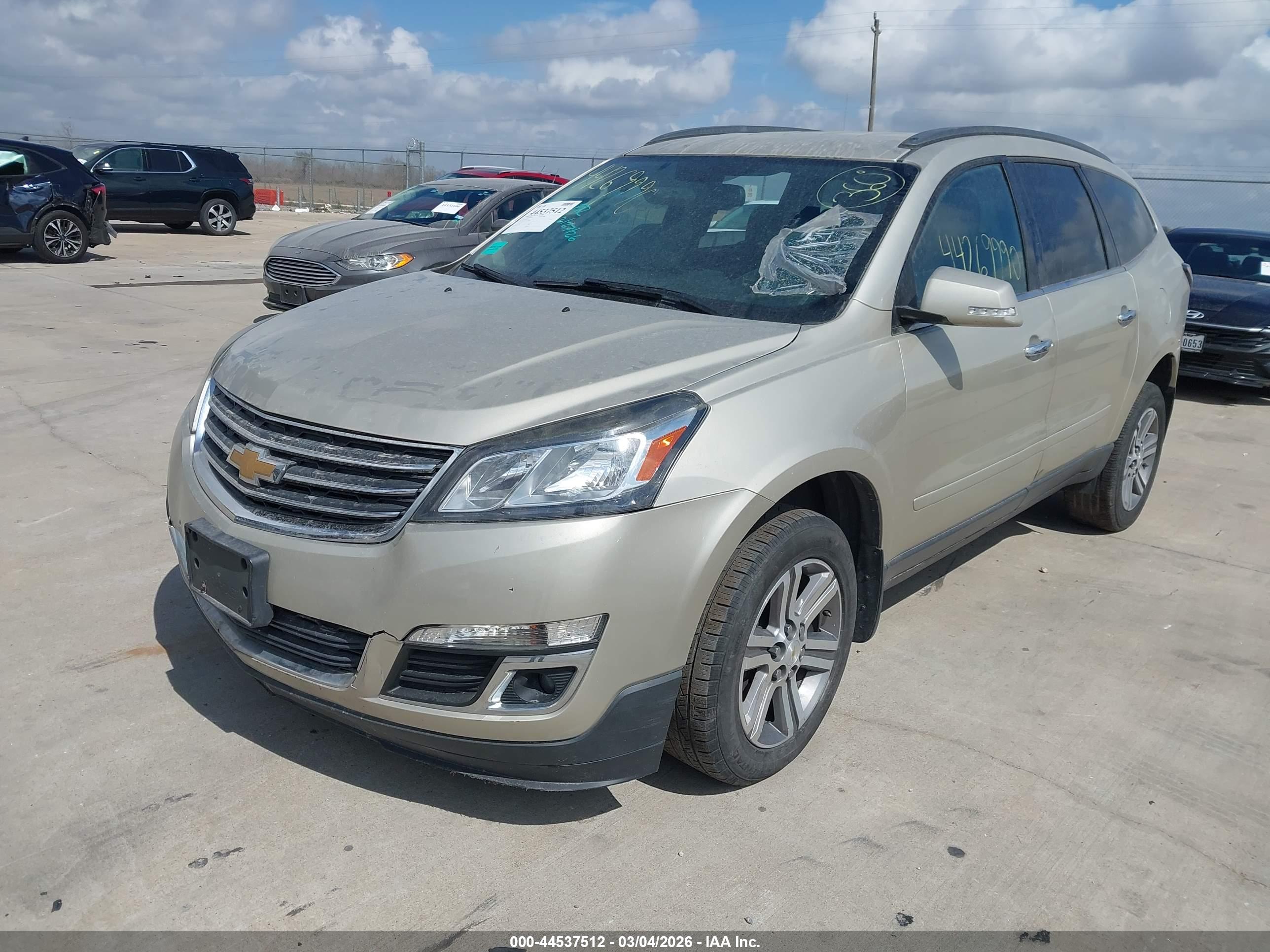CHEVROLET TRAVERSE image 2