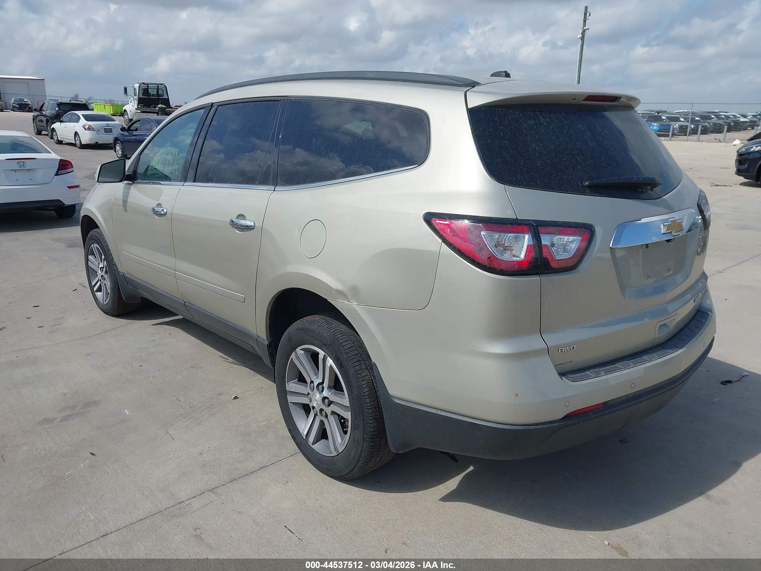 CHEVROLET TRAVERSE image 3