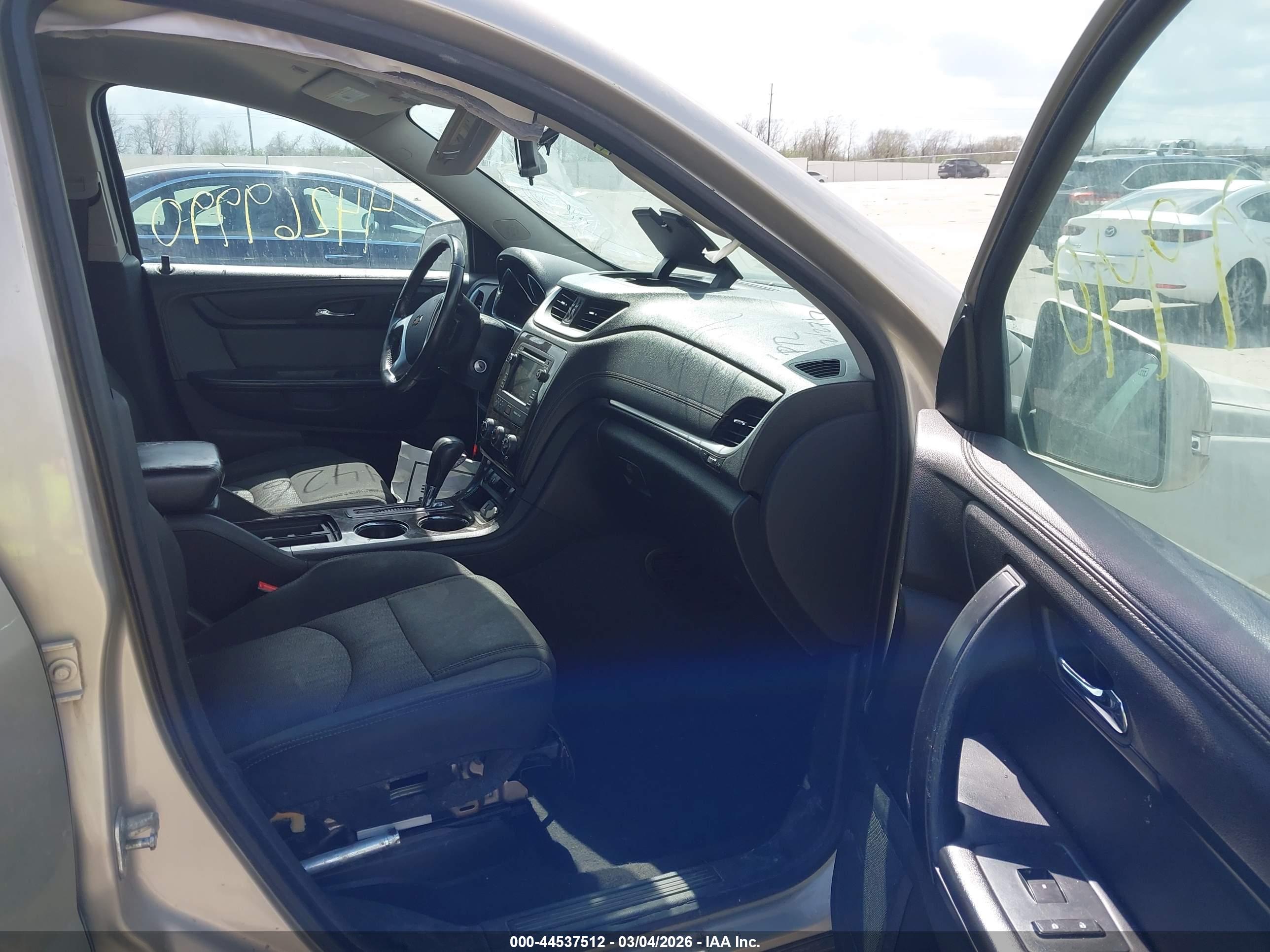 CHEVROLET TRAVERSE image 5