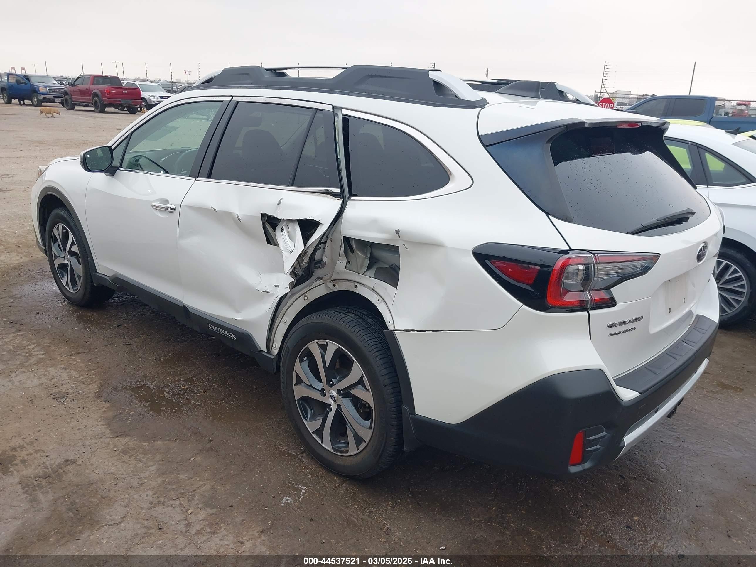 SUBARU OUTBACK image 3