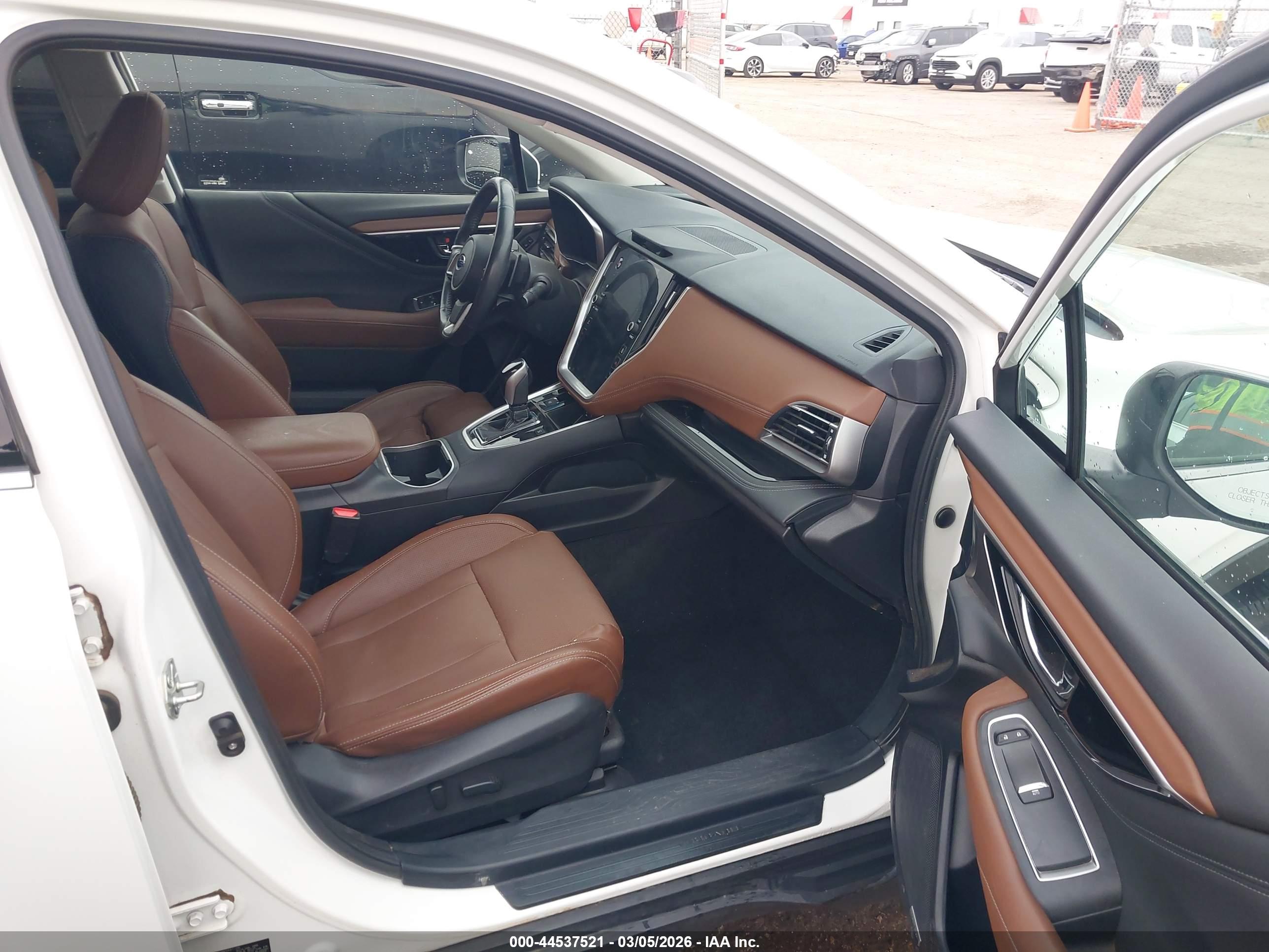 SUBARU OUTBACK image 5