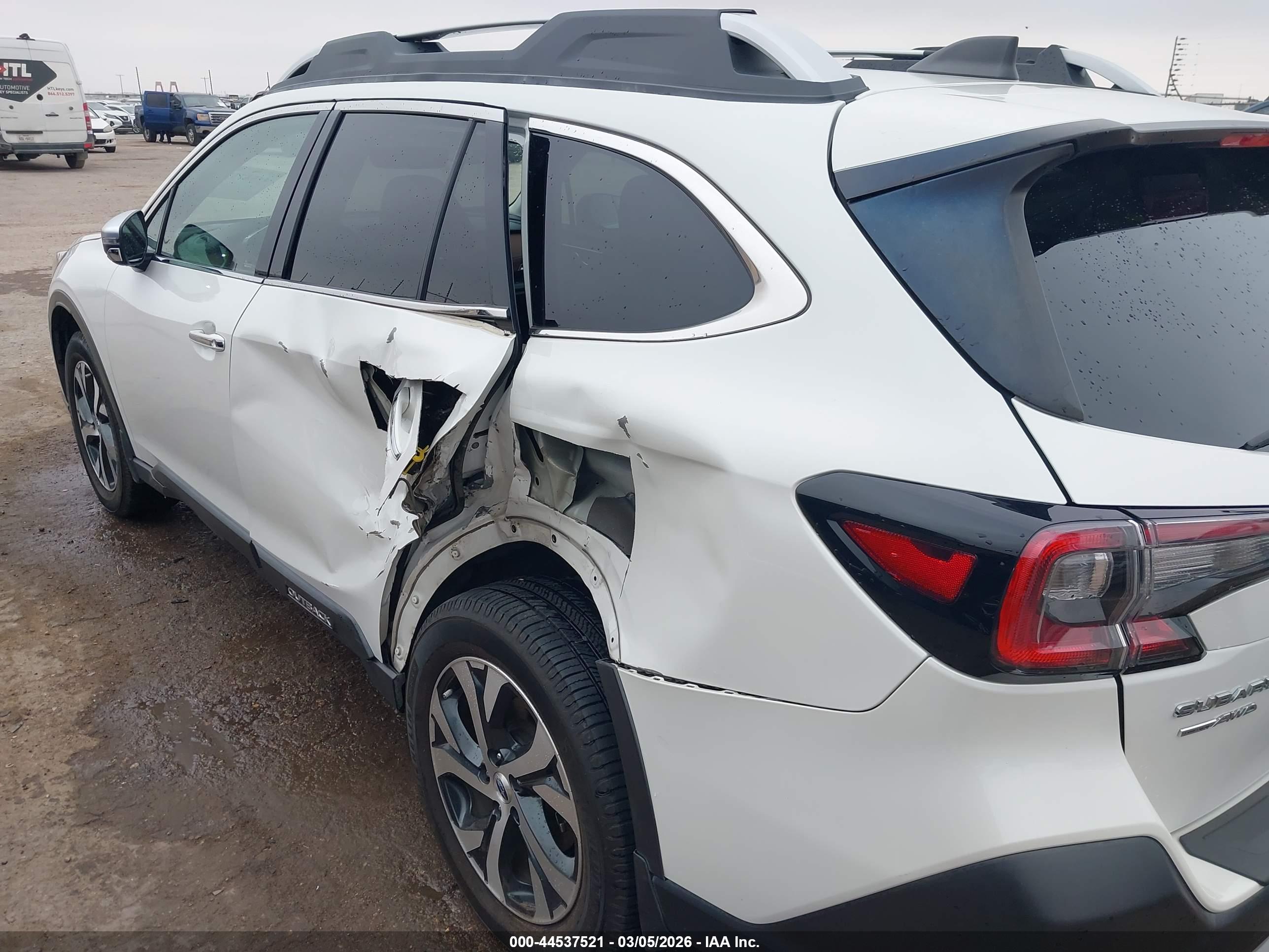 SUBARU OUTBACK image 6