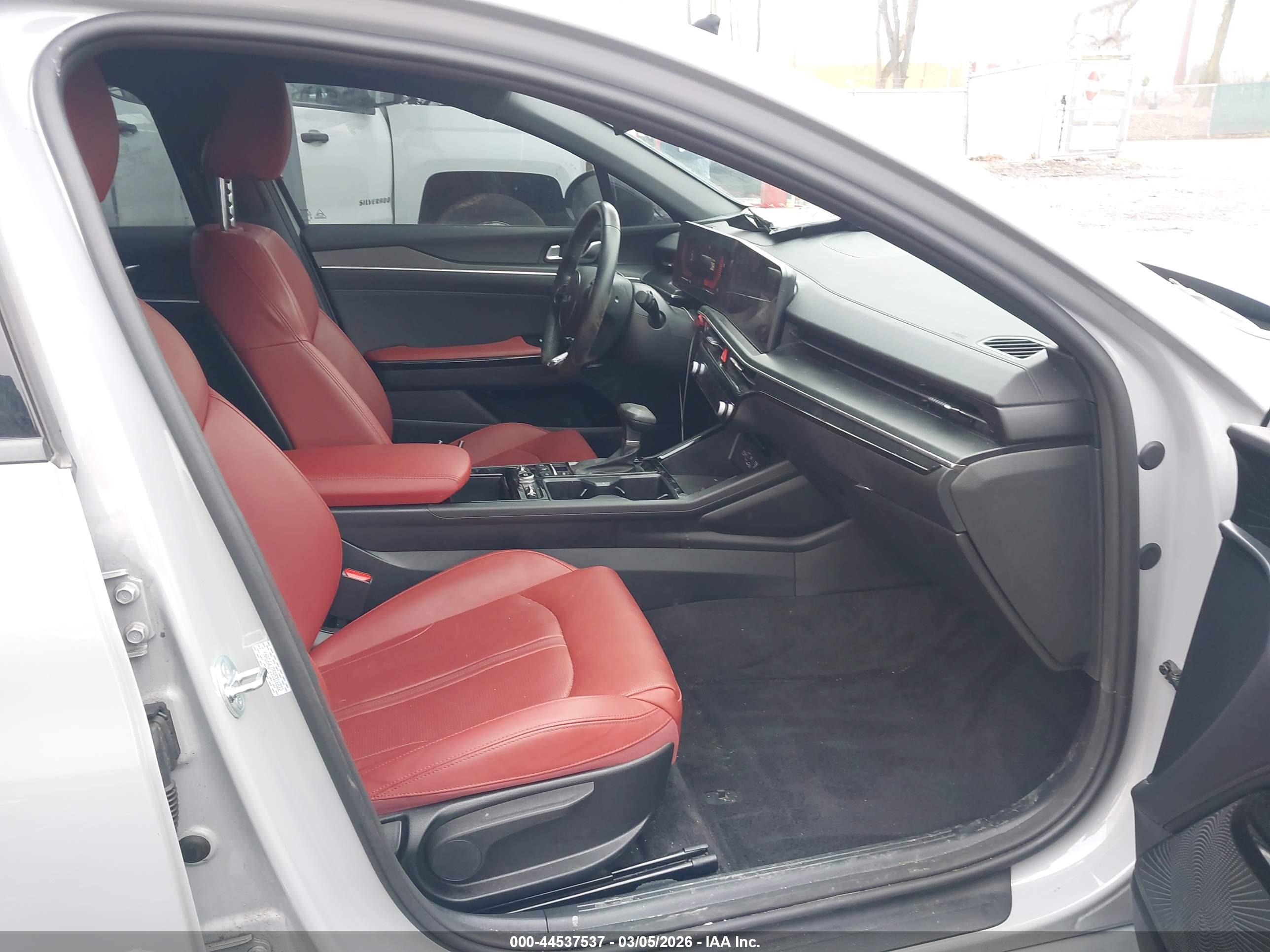 KIA K5 image 5