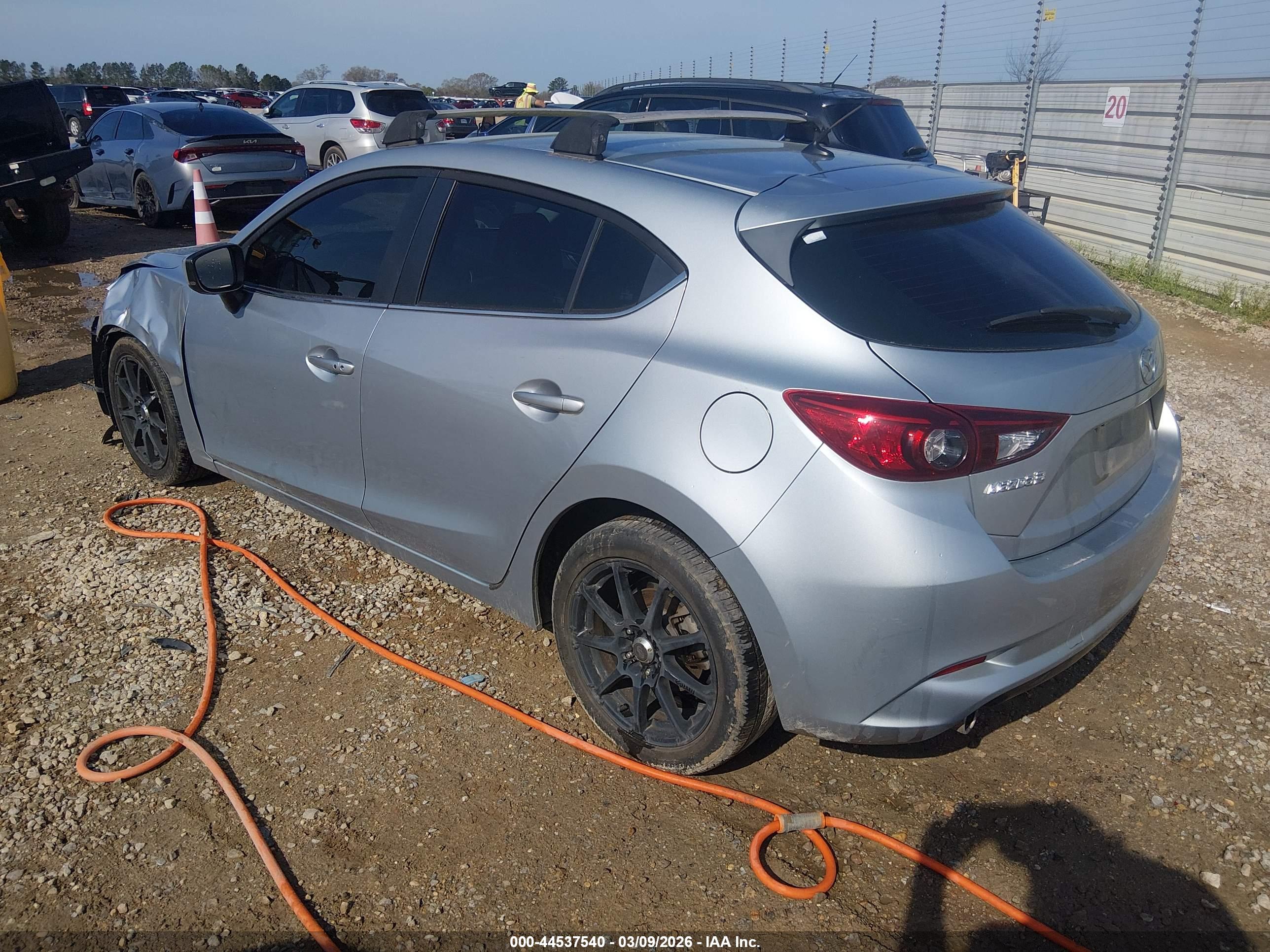 MAZDA MAZDA3 image 3