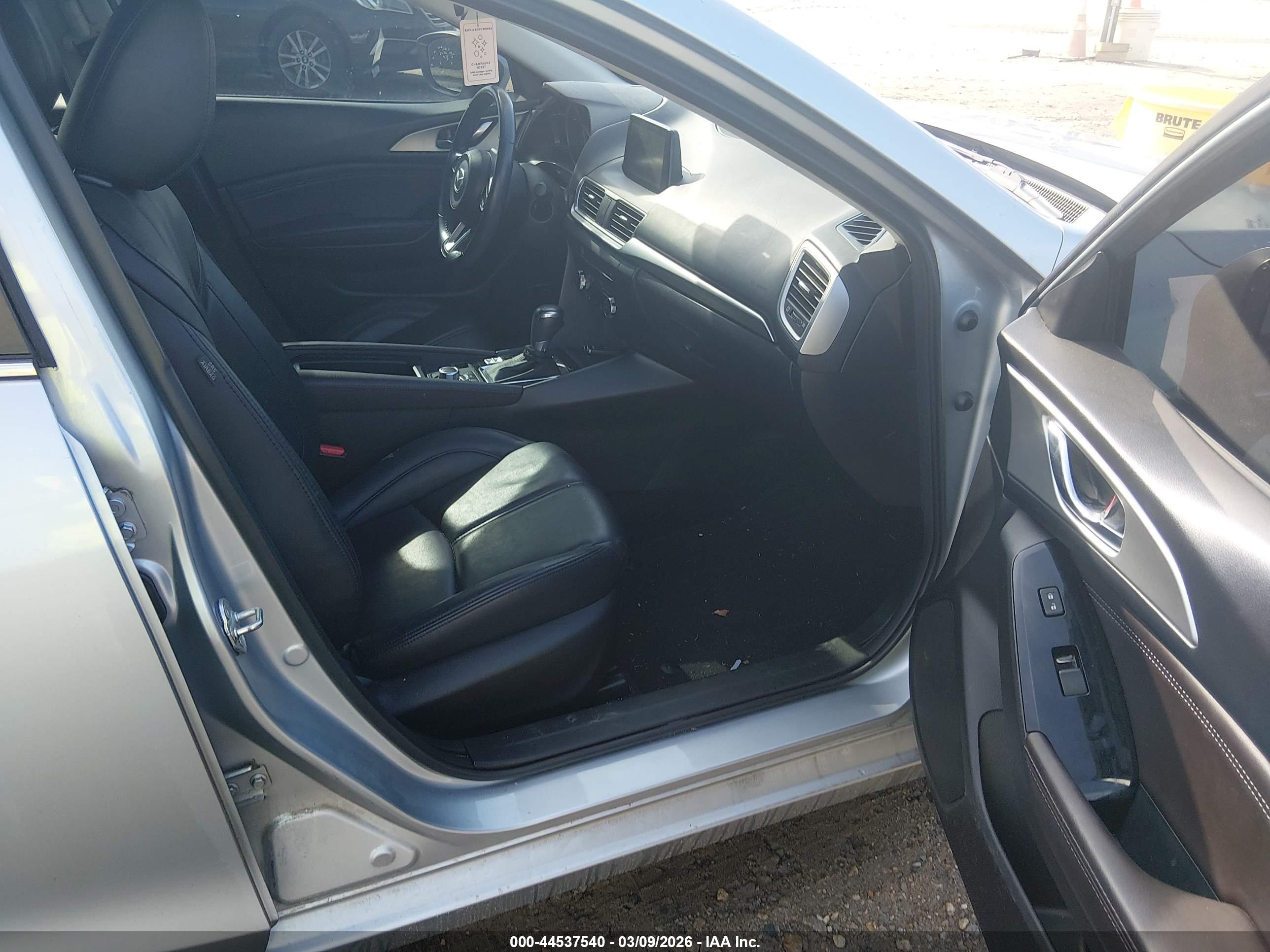 MAZDA MAZDA3 image 5
