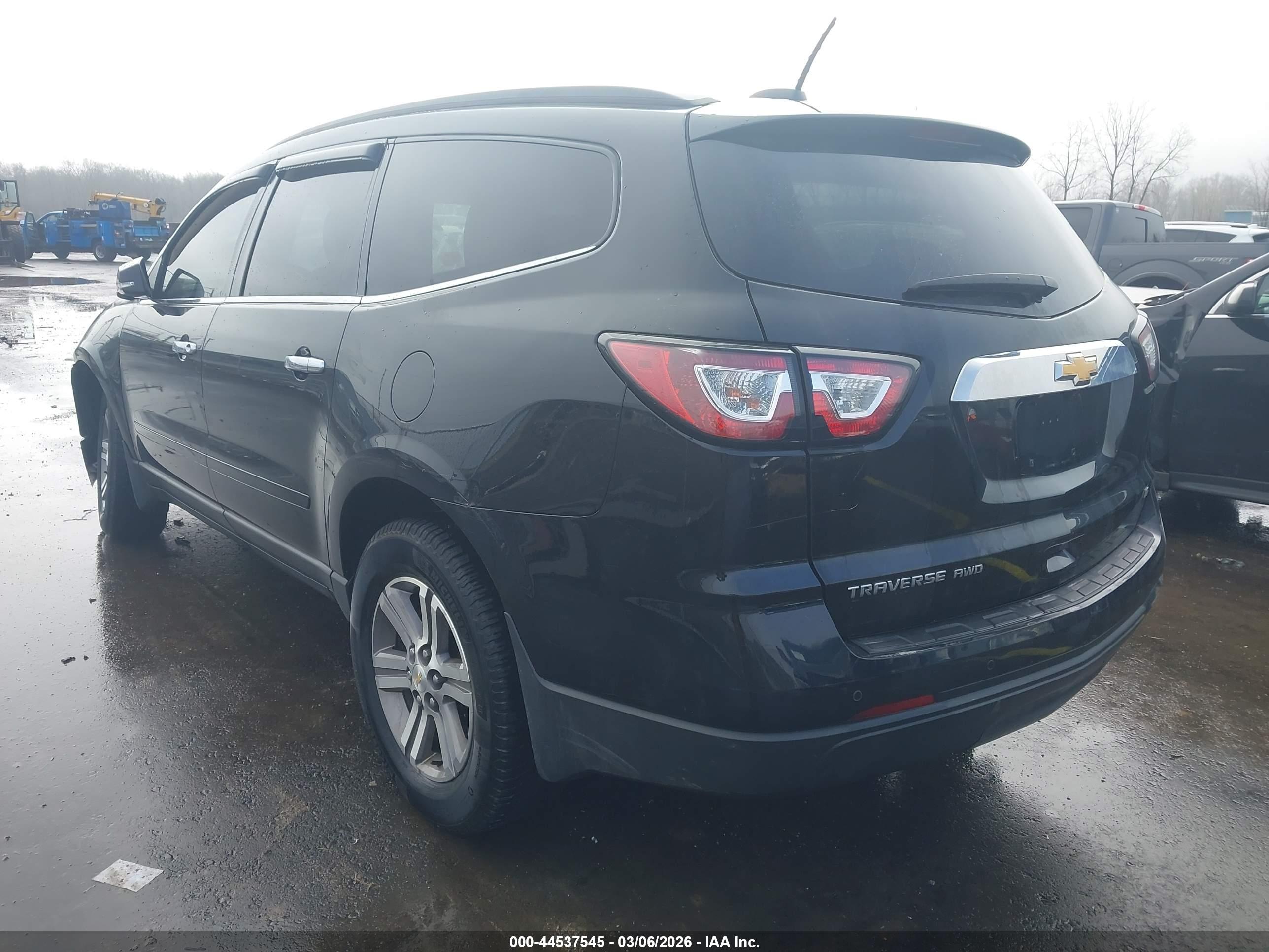 CHEVROLET TRAVERSE image 3