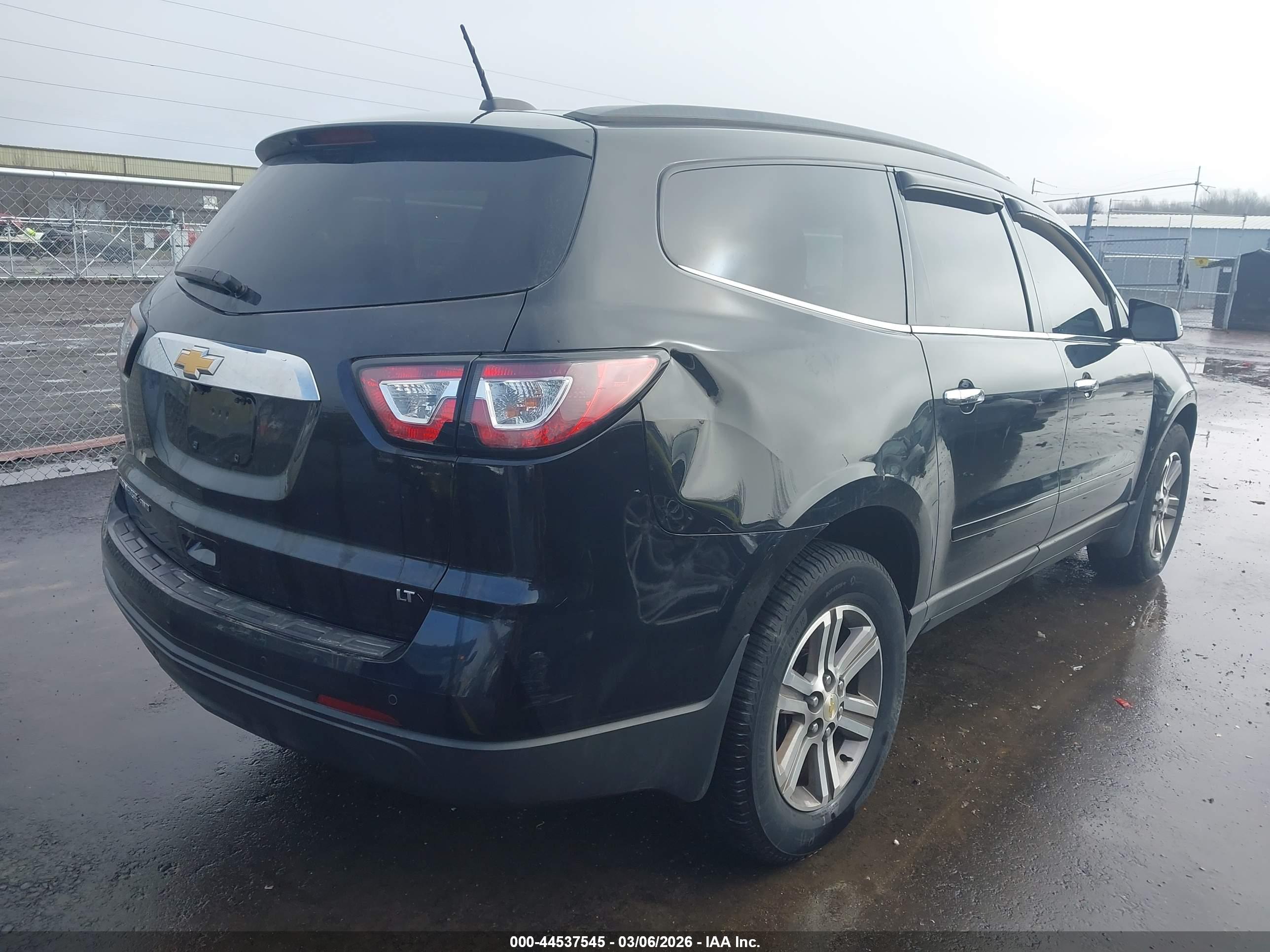 CHEVROLET TRAVERSE image 4