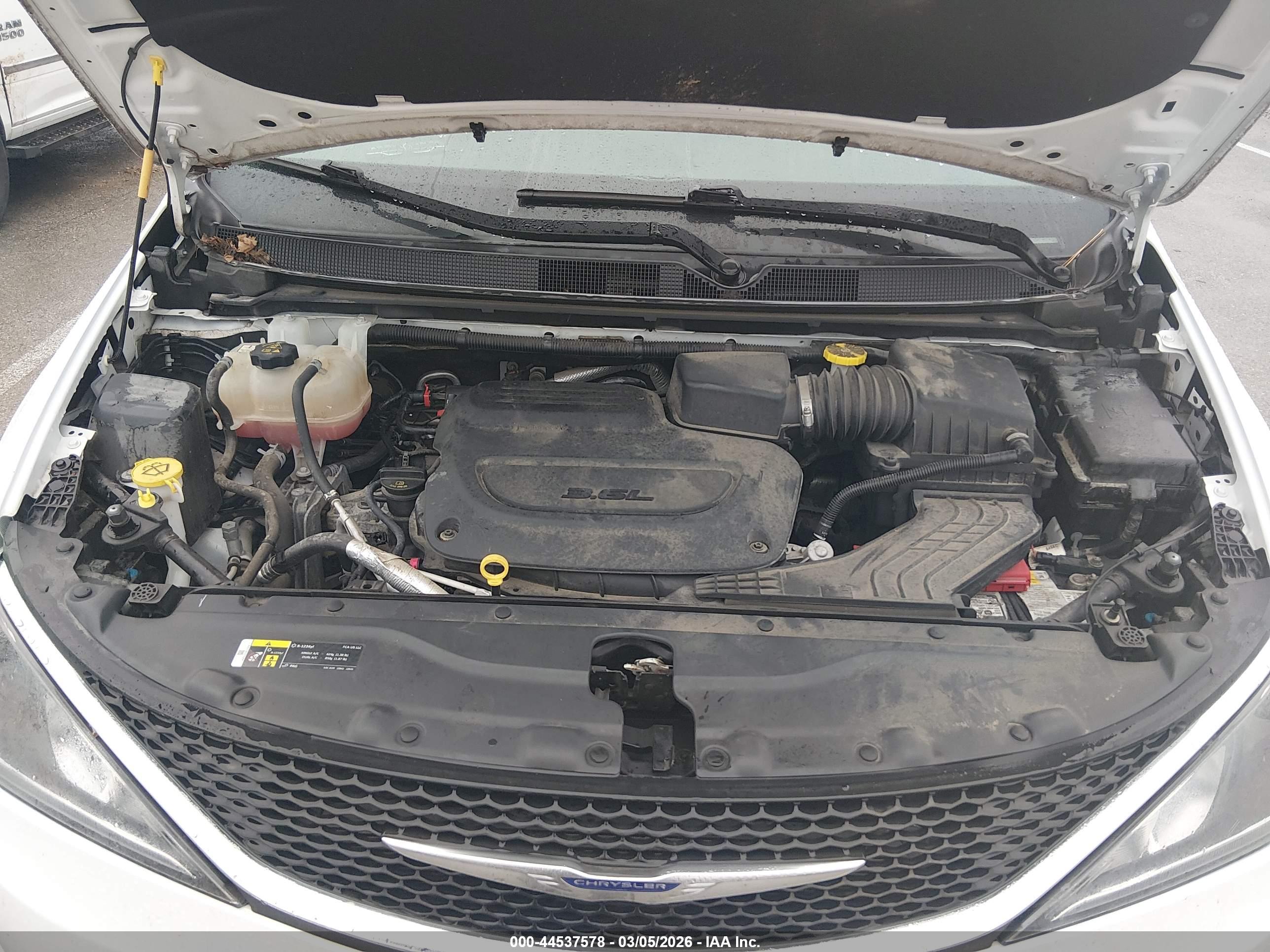 CHRYSLER PACIFICA image 10