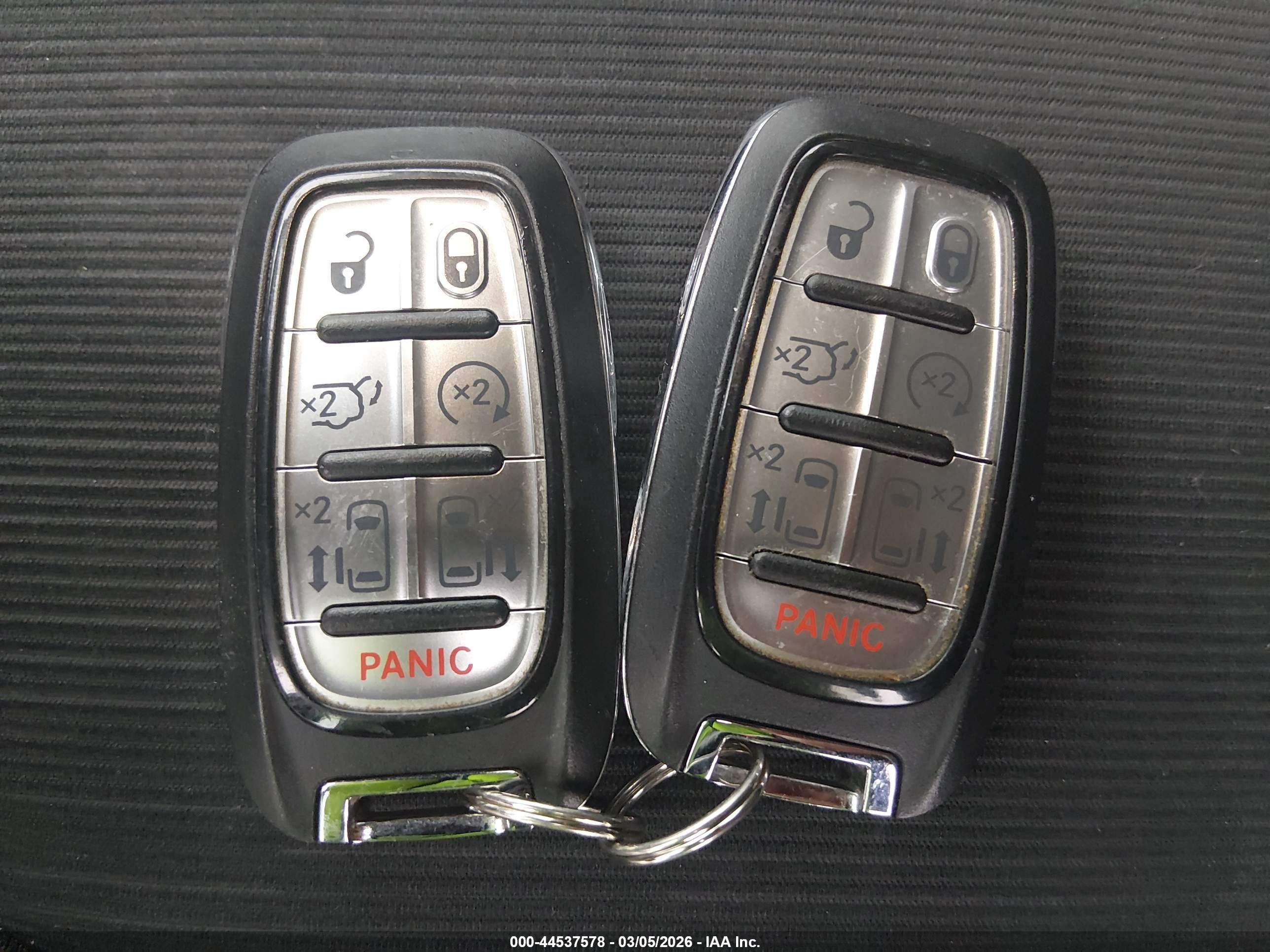 CHRYSLER PACIFICA image 11