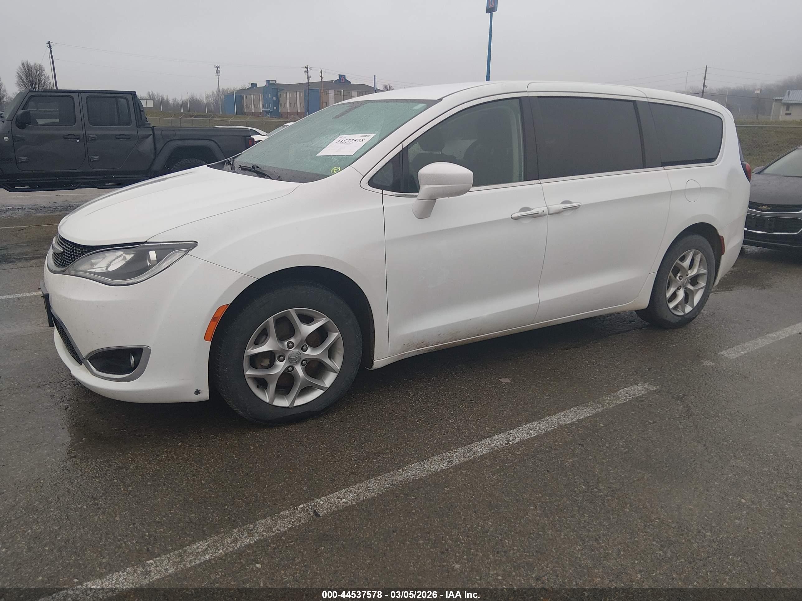 CHRYSLER PACIFICA image 2