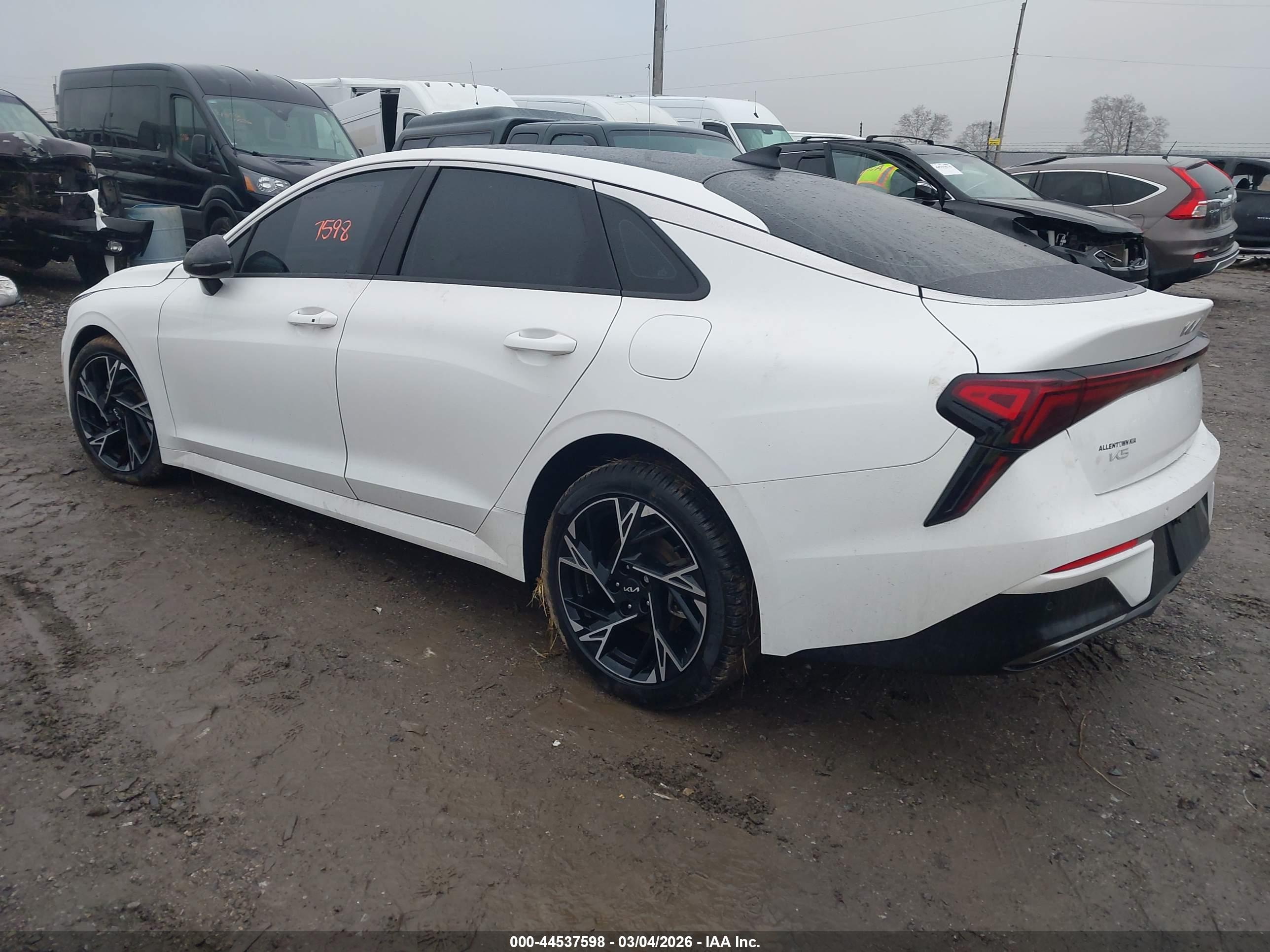 KIA K5 image 3