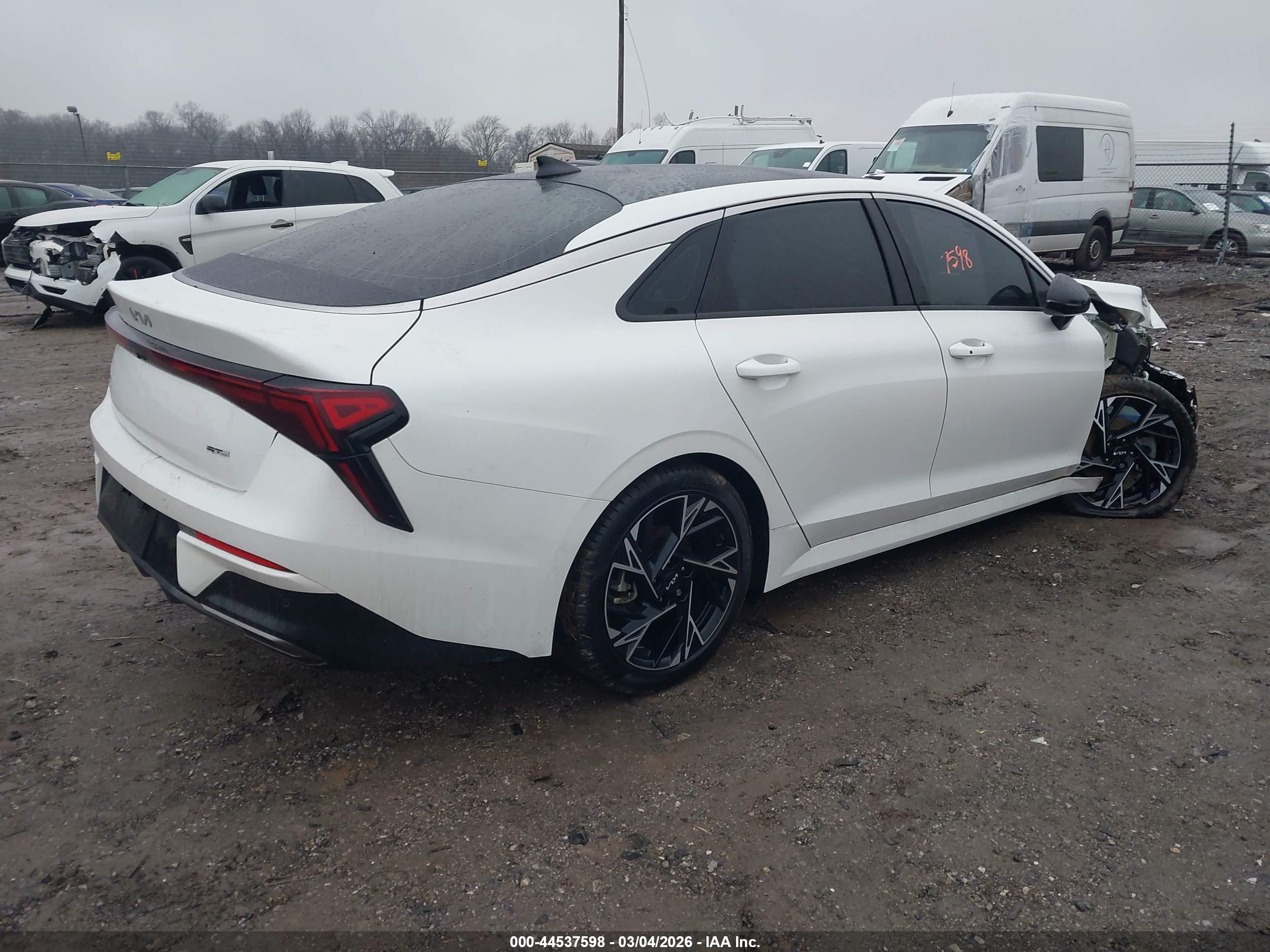 KIA K5 image 4