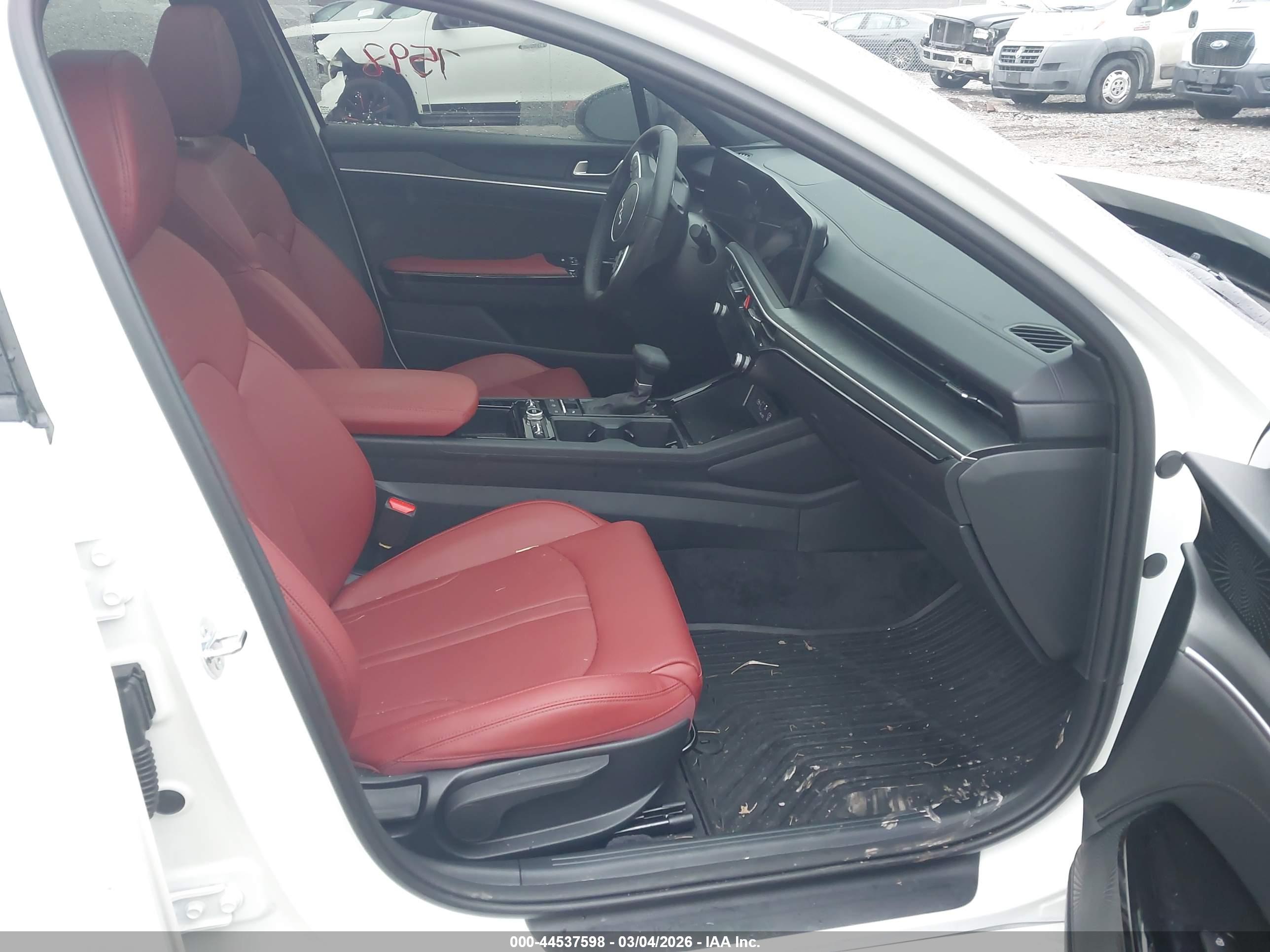 KIA K5 image 5