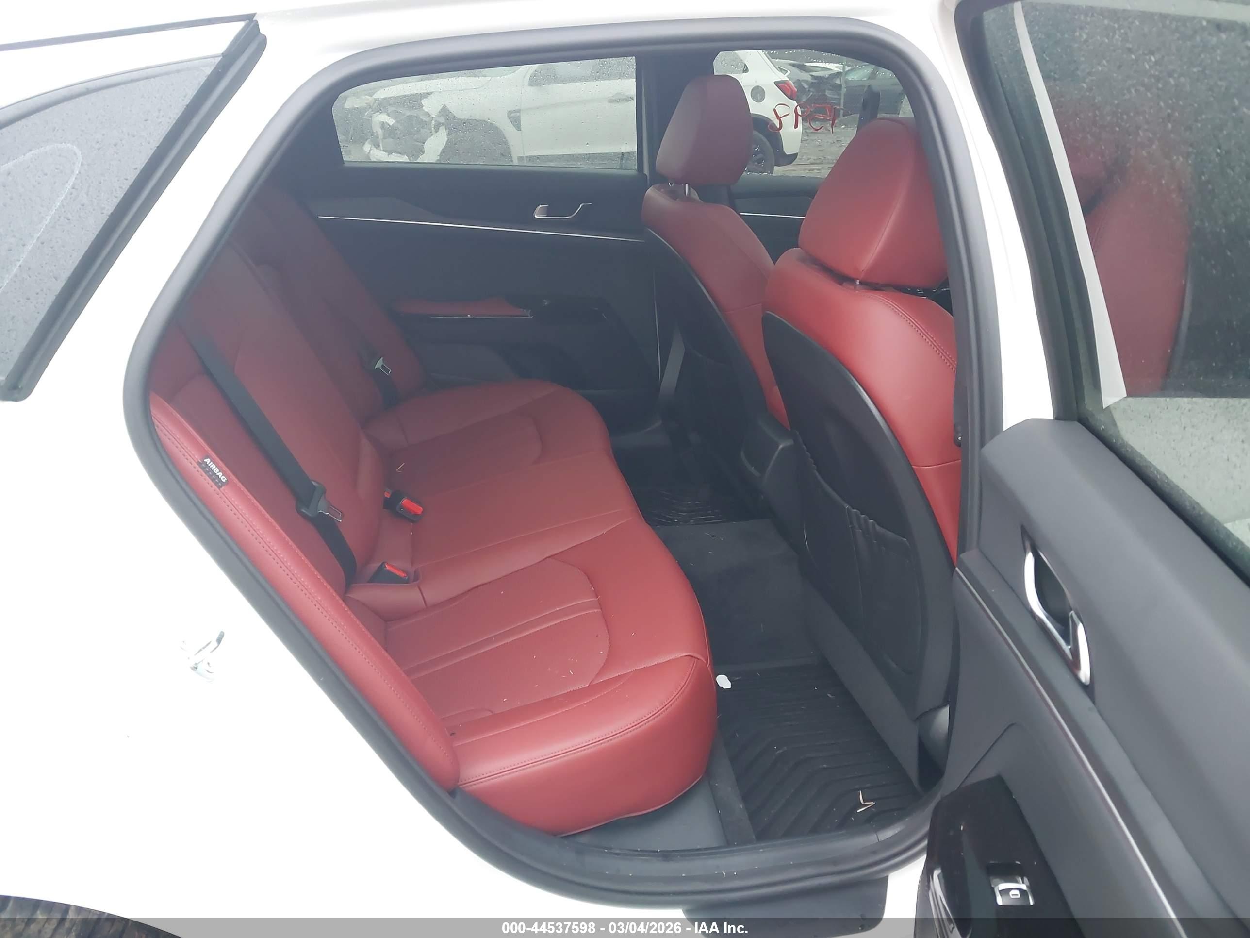 KIA K5 image 8