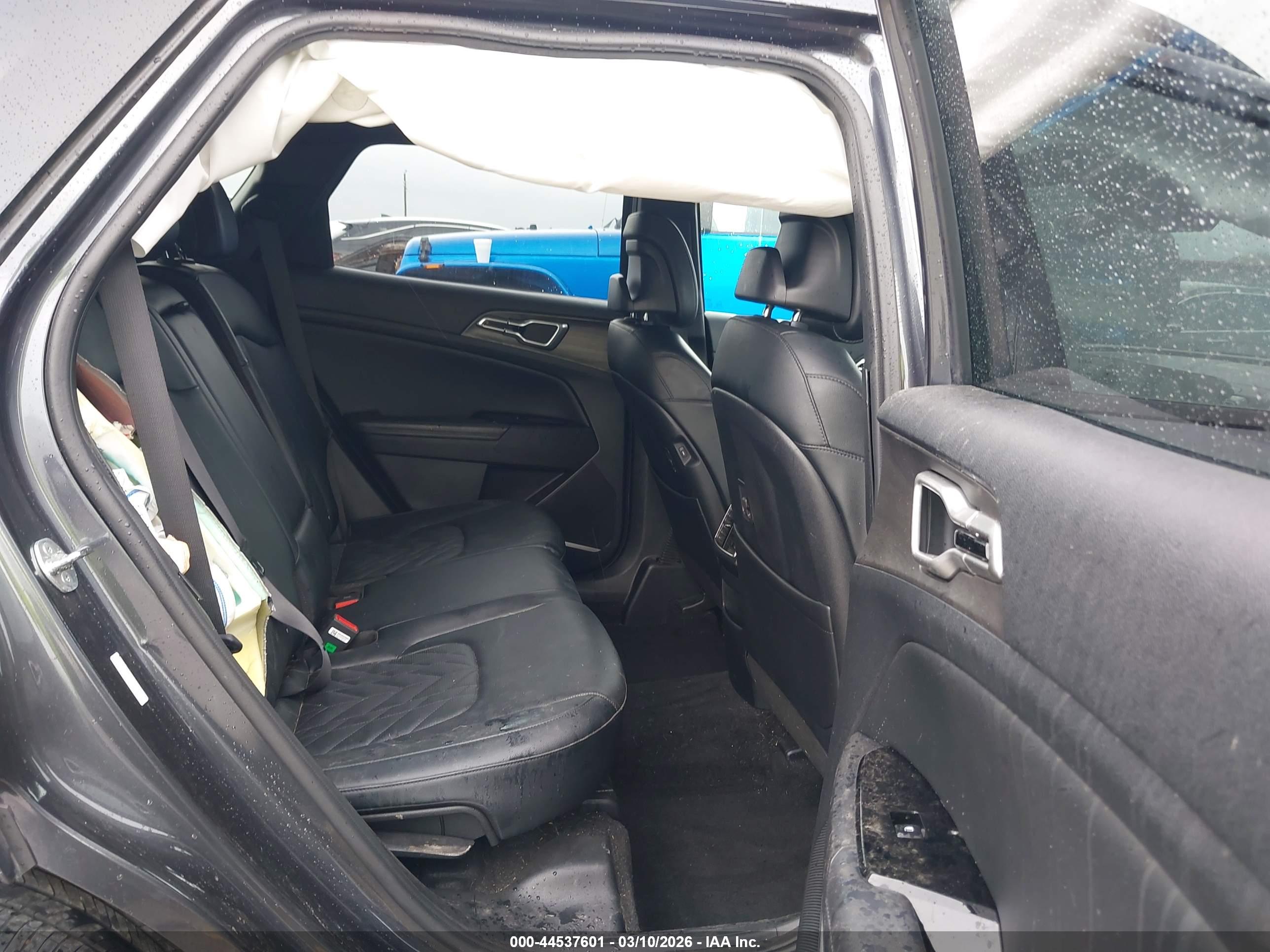 KIA SPORTAGE image 8
