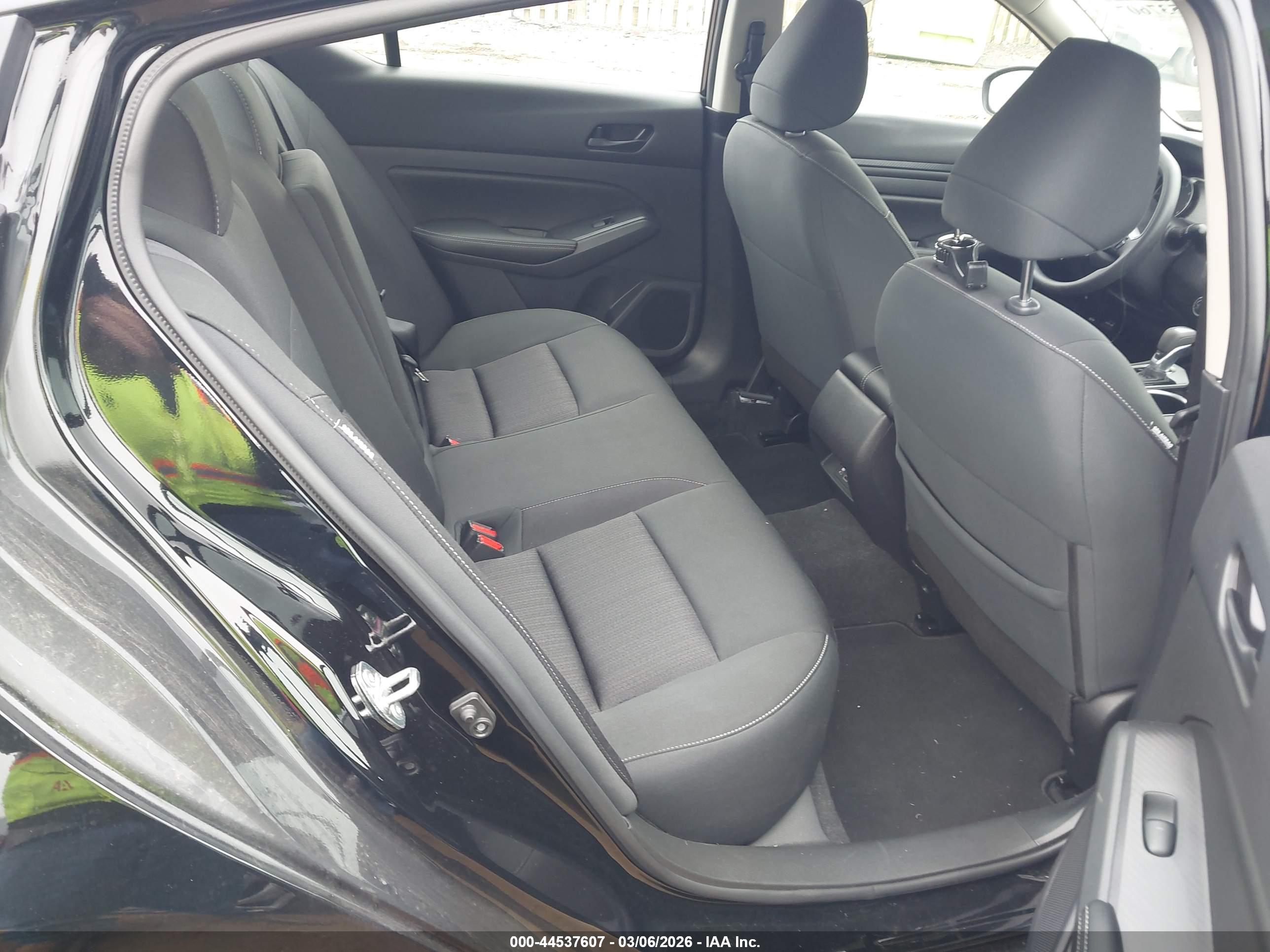 NISSAN ALTIMA image 8