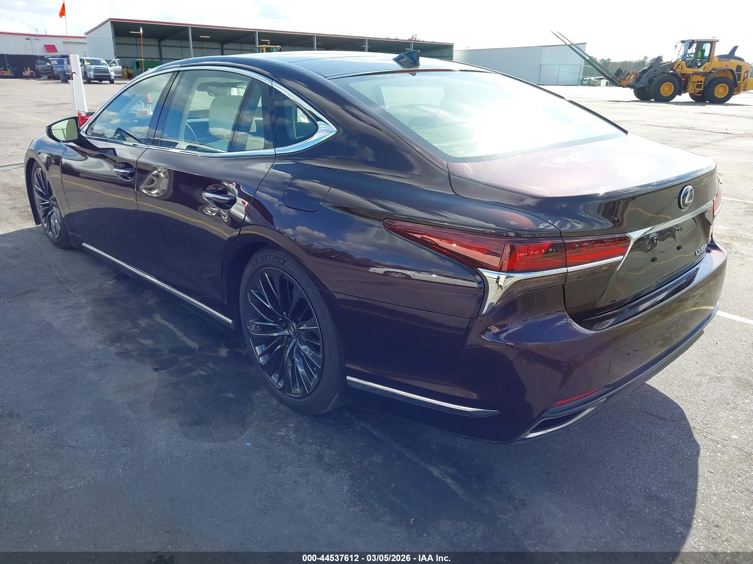 LEXUS LS image 3
