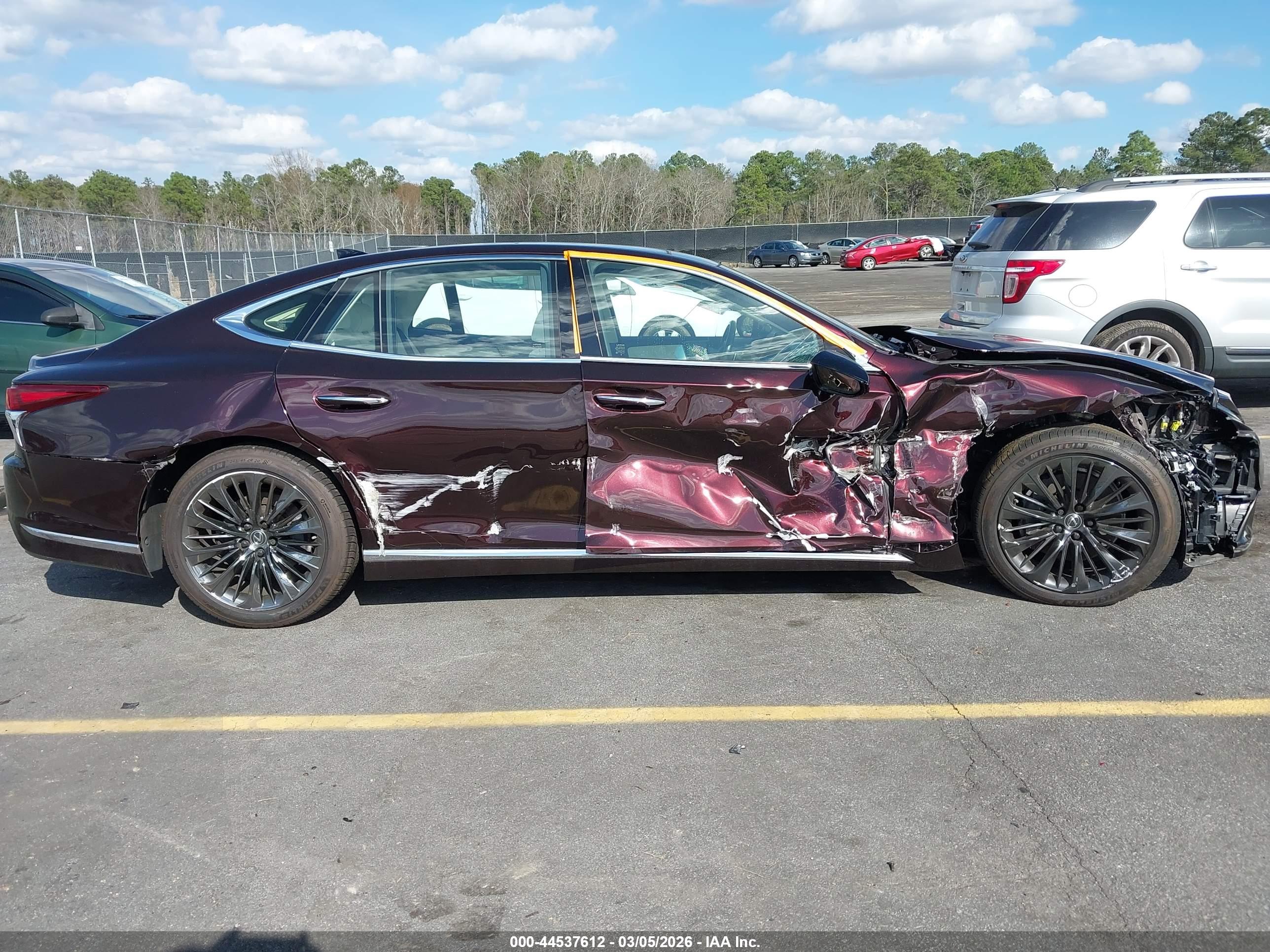 LEXUS LS image 6