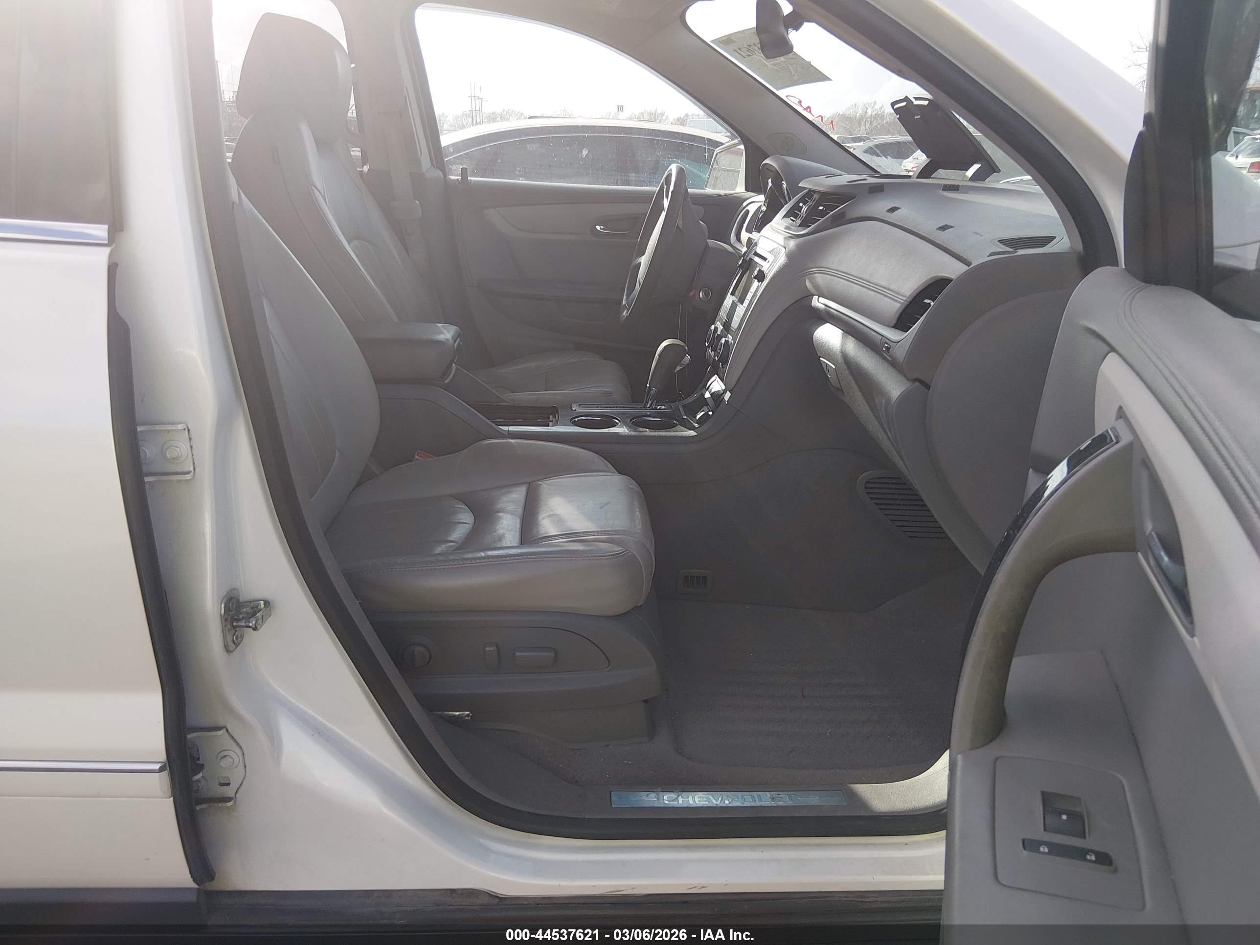 CHEVROLET TRAVERSE image 5