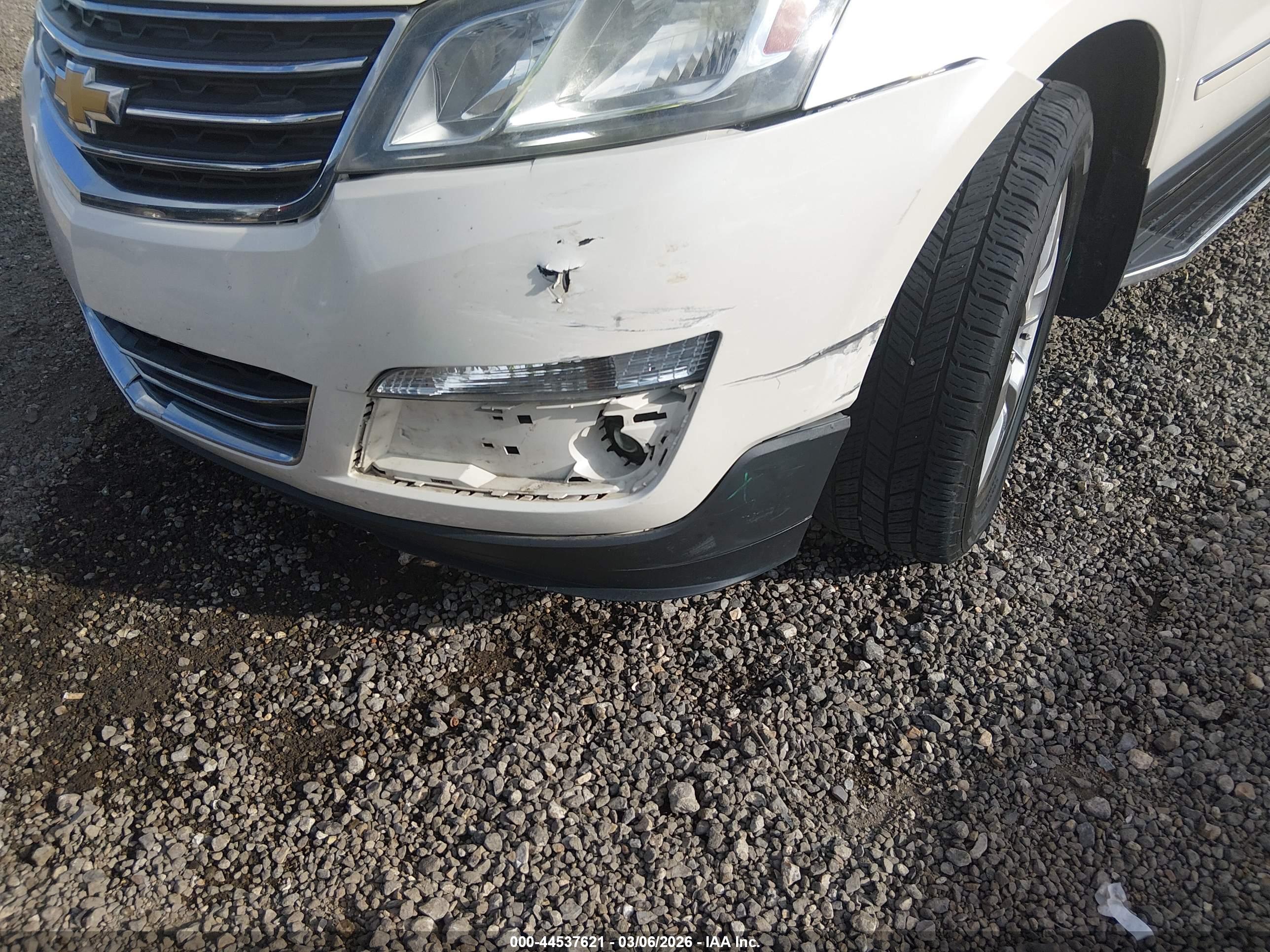 CHEVROLET TRAVERSE image 6