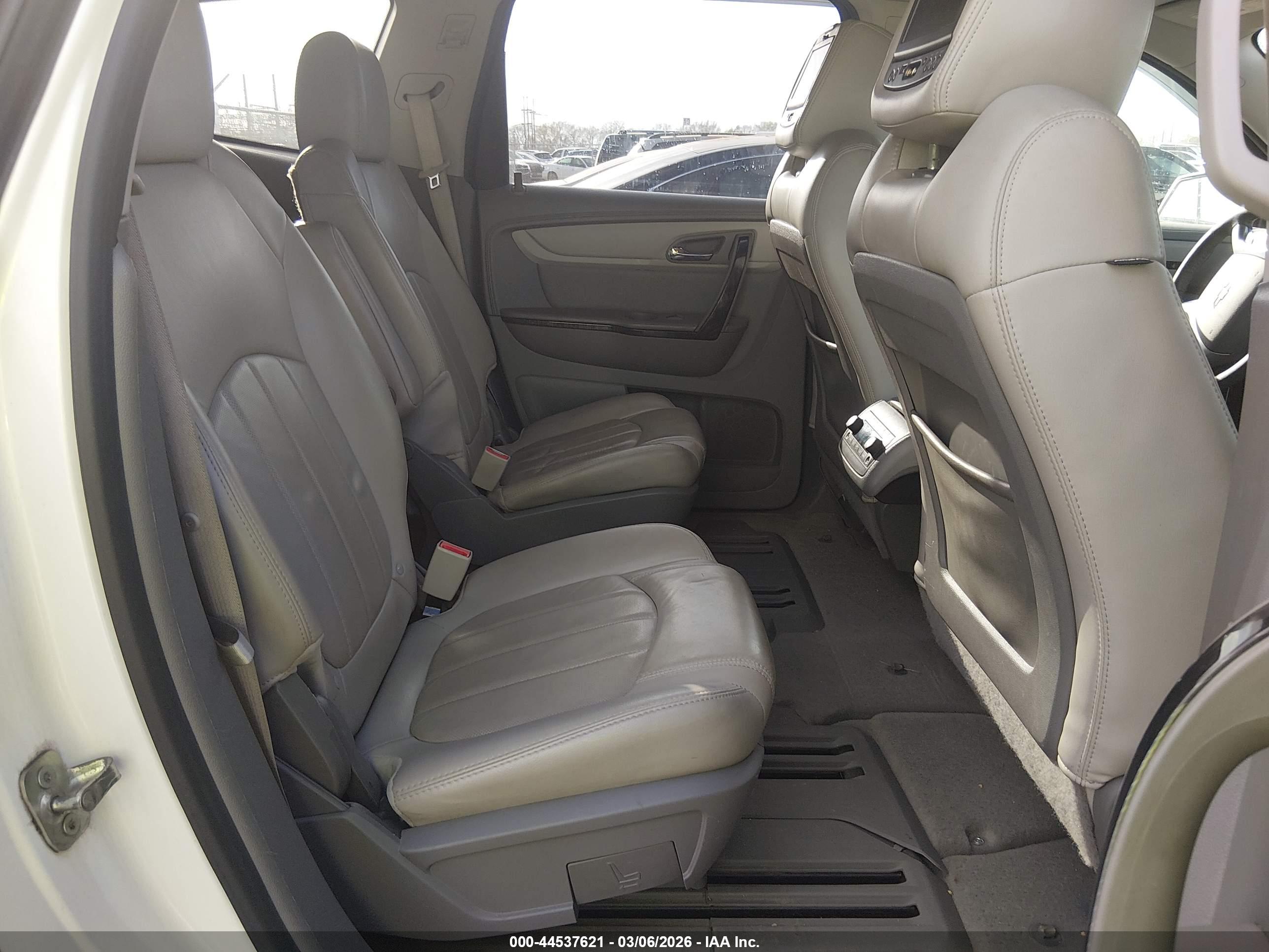 CHEVROLET TRAVERSE image 8