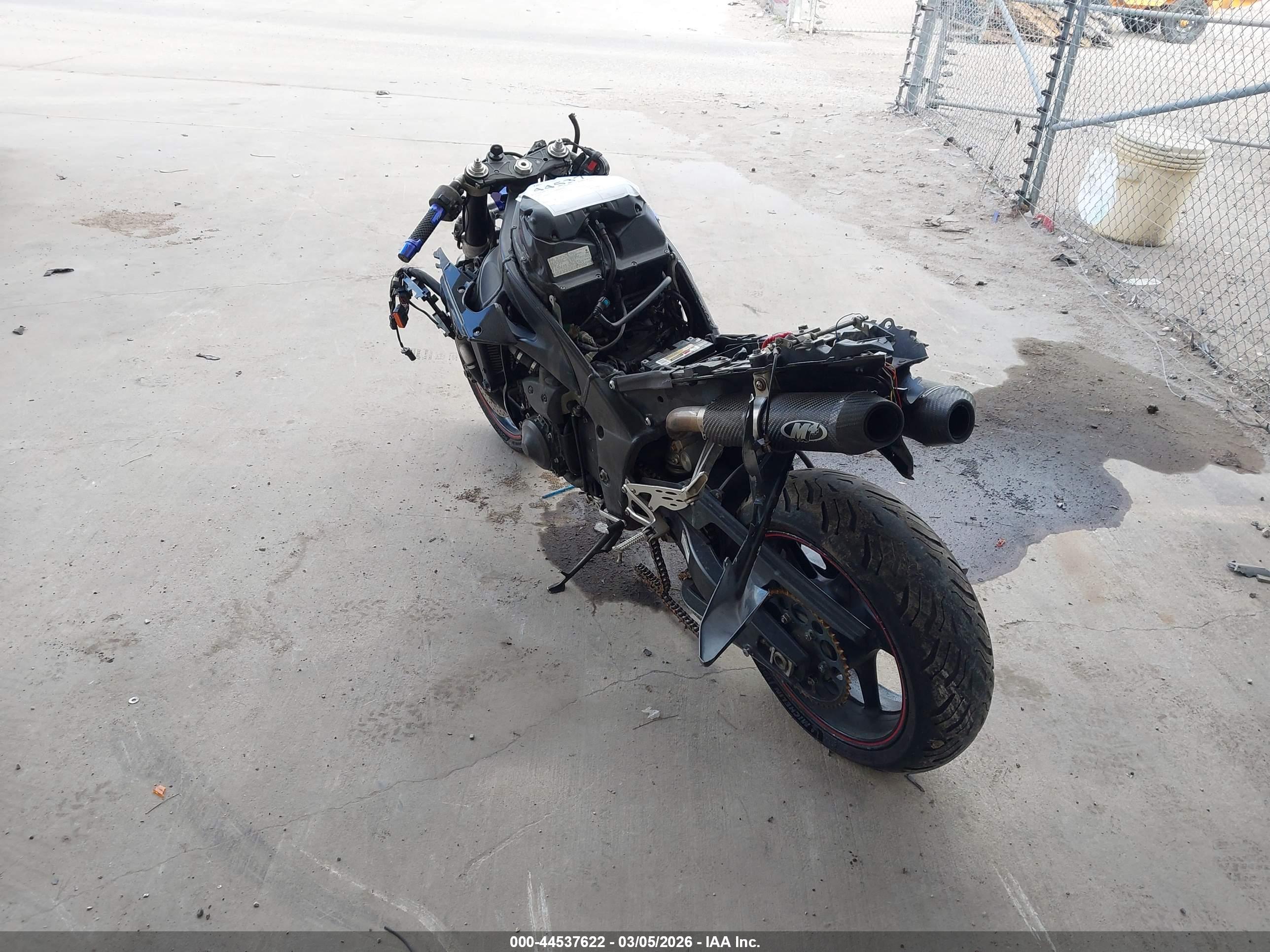 YAMAHA YZFR1 image 3