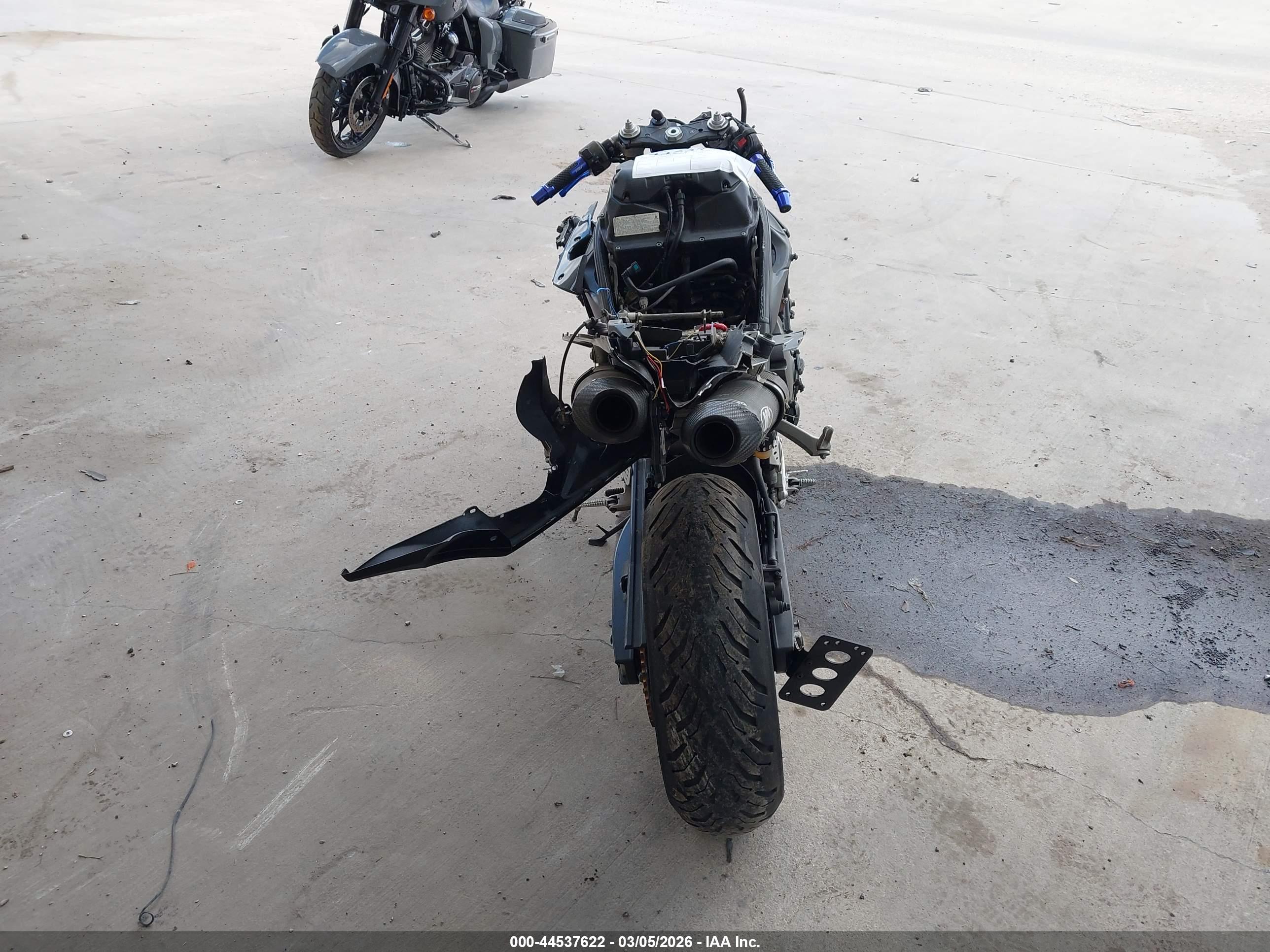 YAMAHA YZFR1 image 6