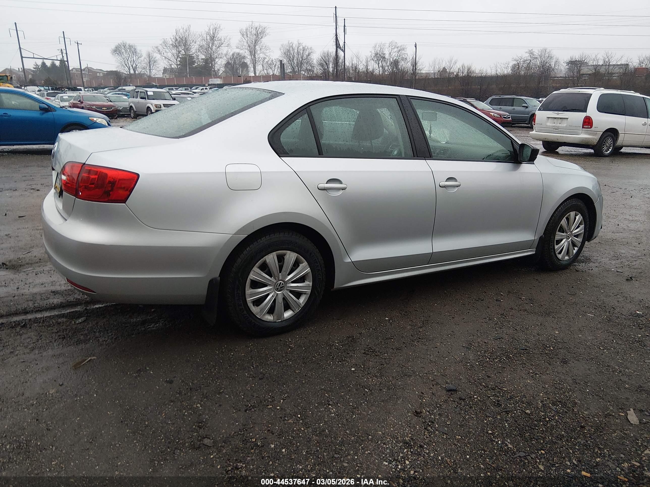 VOLKSWAGEN JETTA image 4