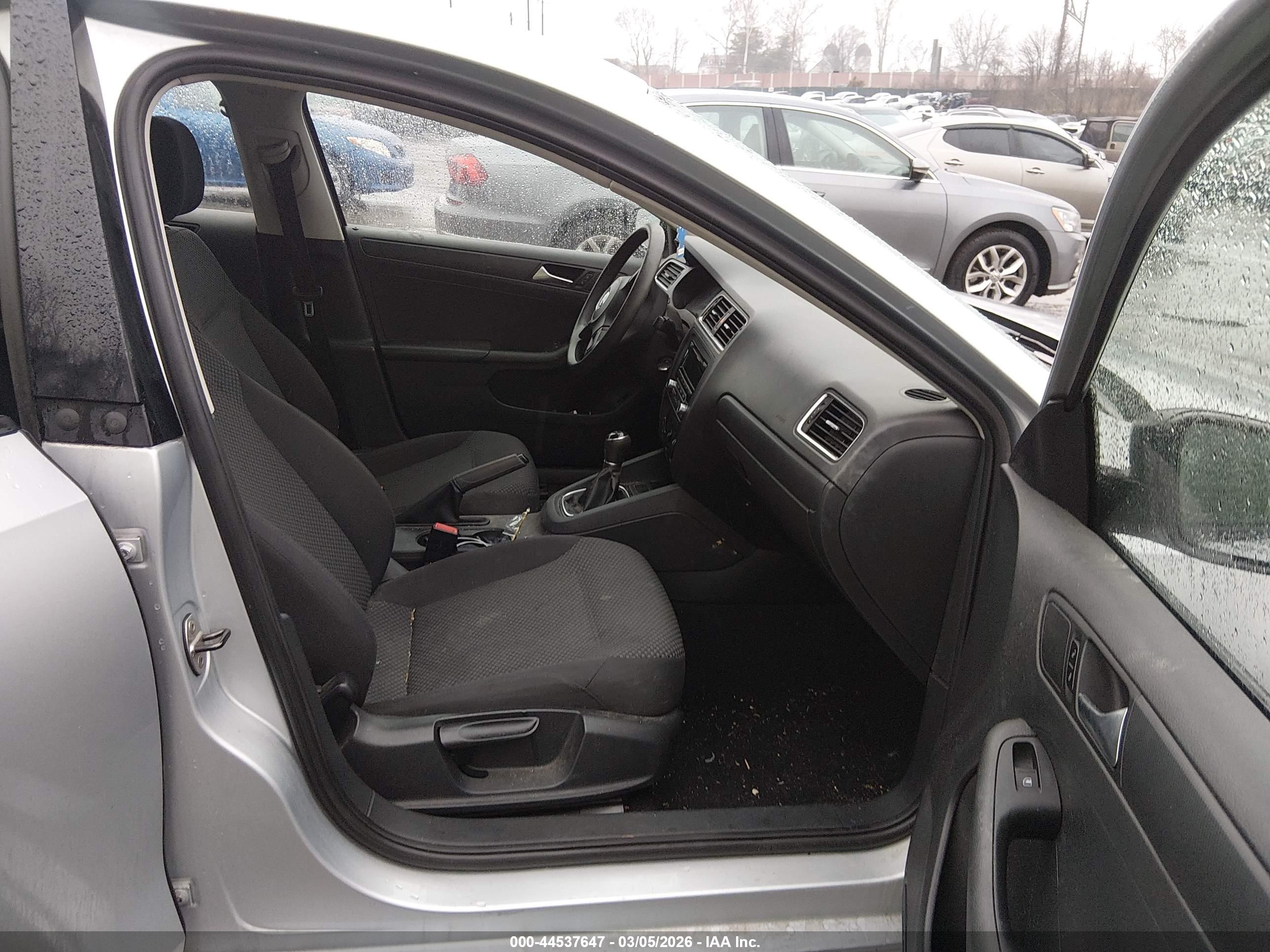 VOLKSWAGEN JETTA image 5