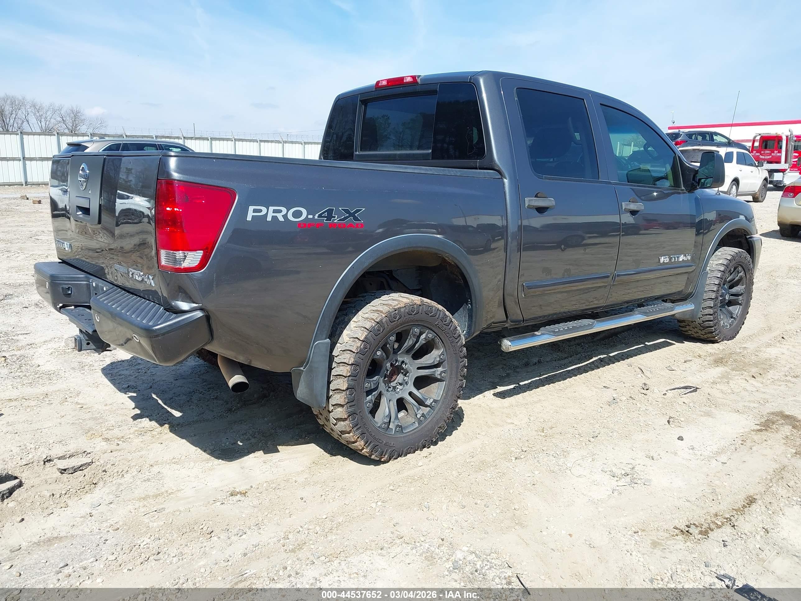NISSAN TITAN image 4