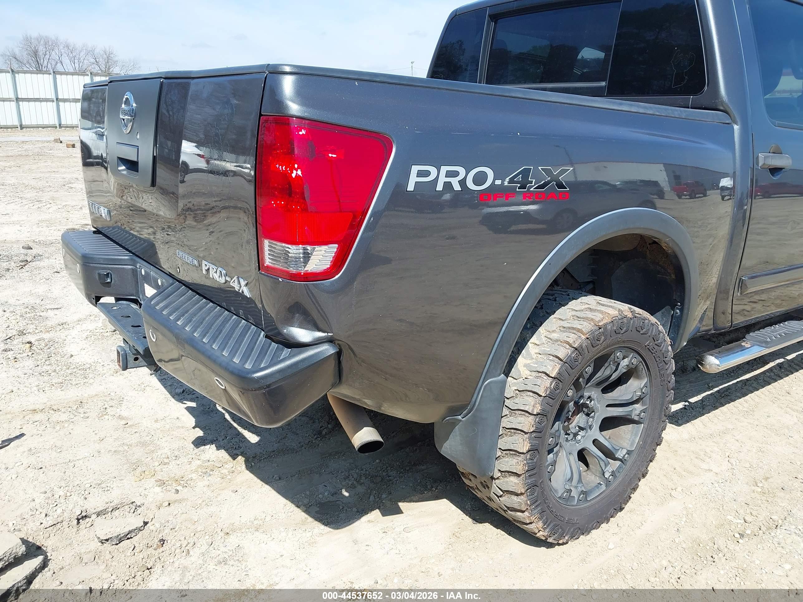 NISSAN TITAN image 6