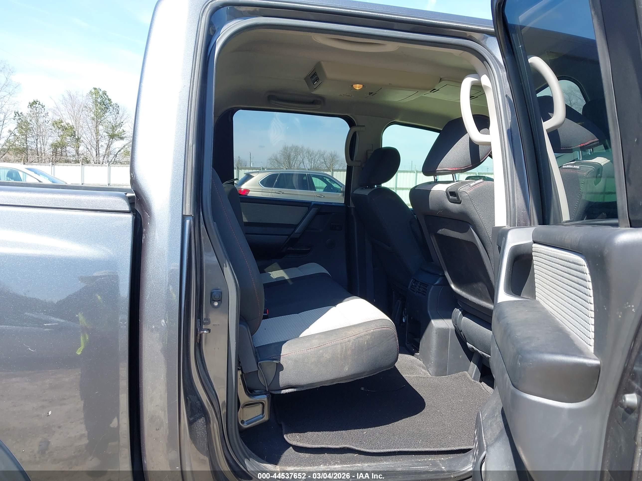 NISSAN TITAN image 8