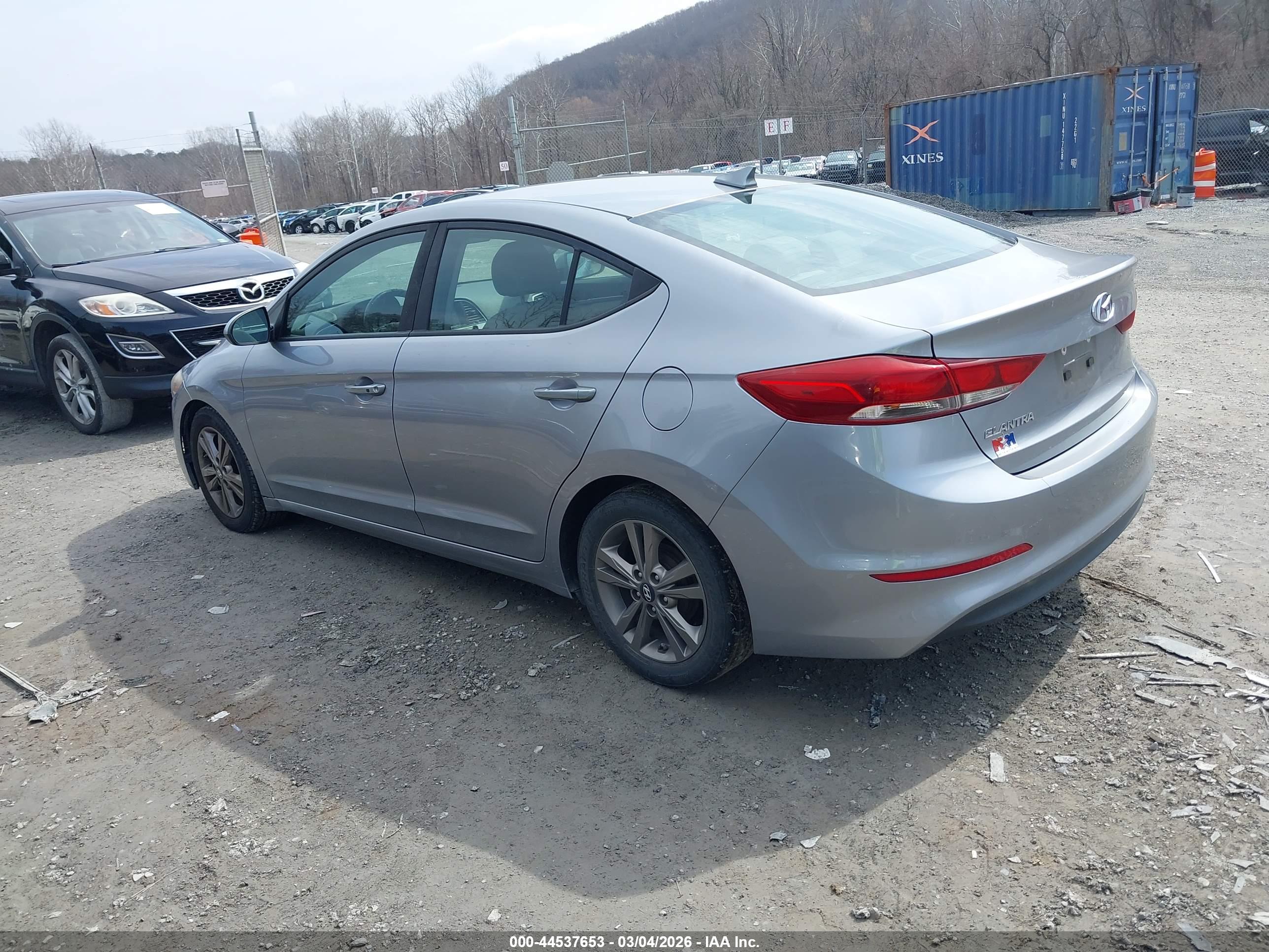 HYUNDAI ELANTRA image 3