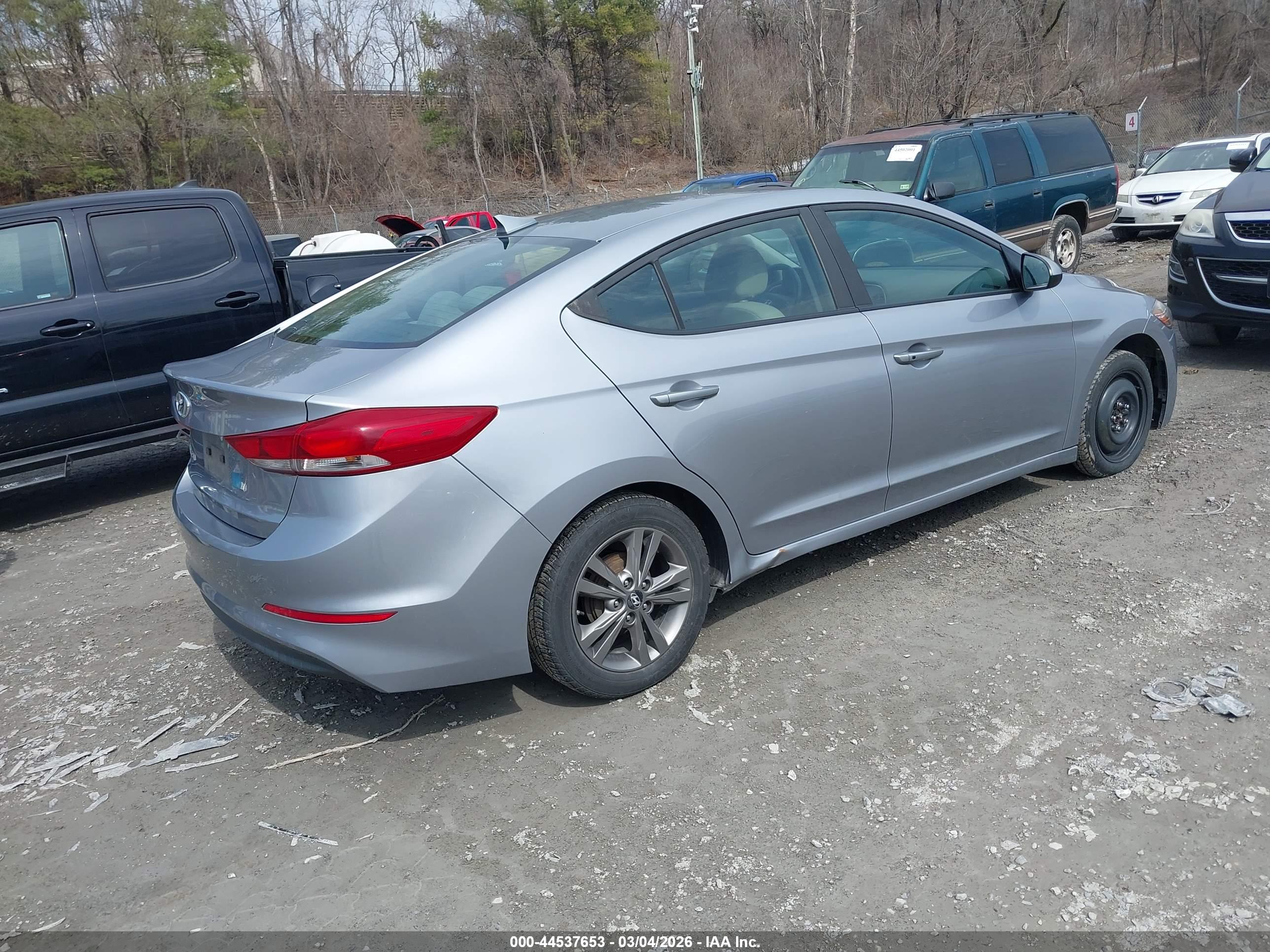 HYUNDAI ELANTRA image 4