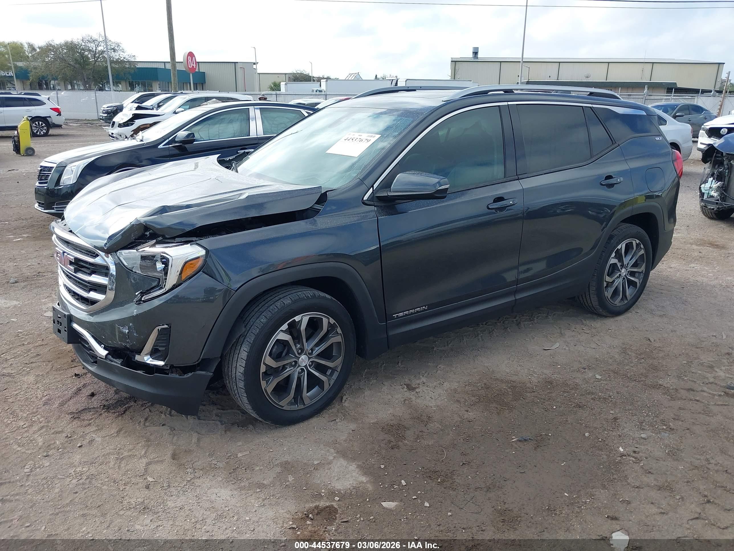 GMC TERRAIN image 2