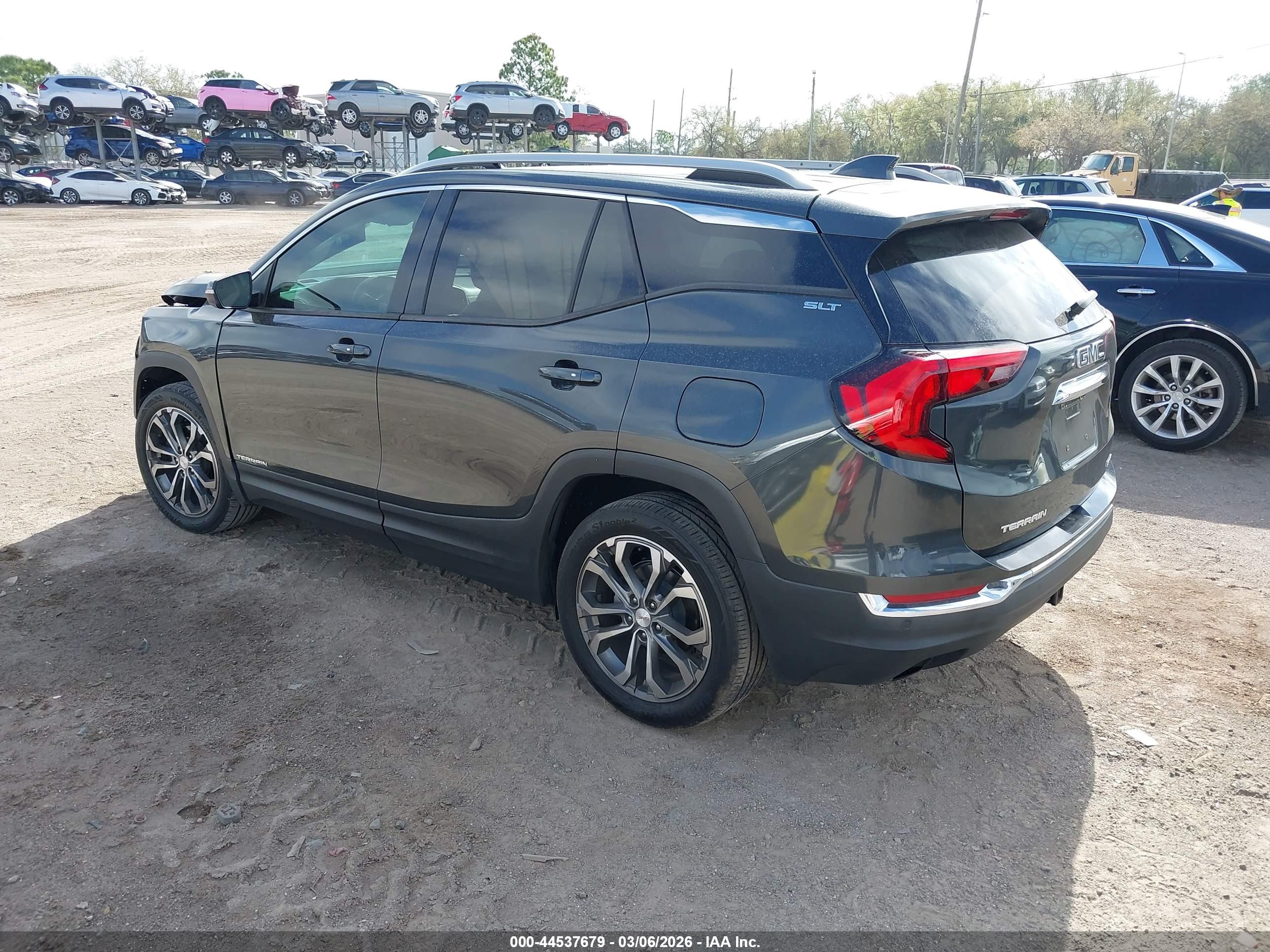 GMC TERRAIN image 3