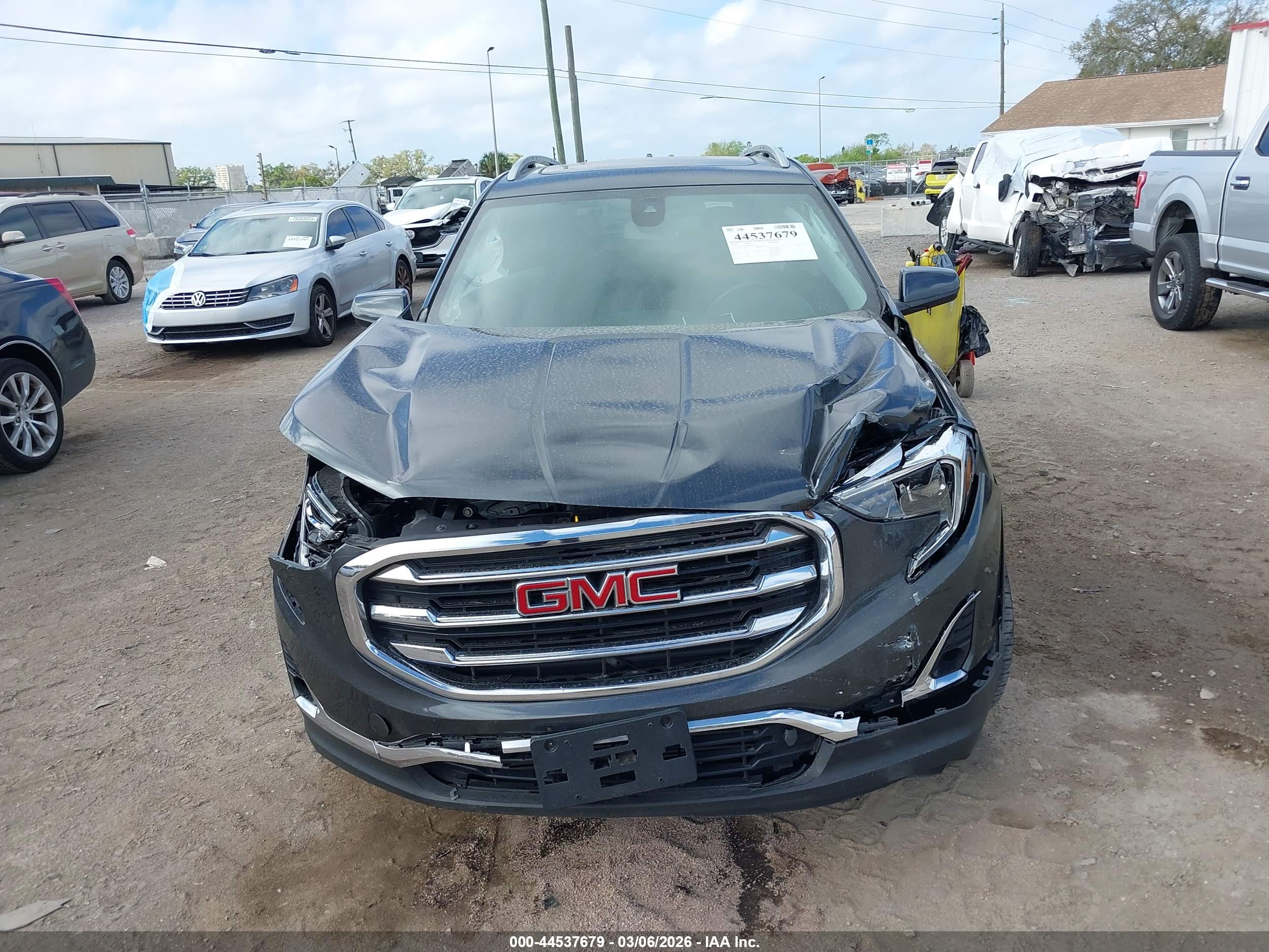 GMC TERRAIN image 6