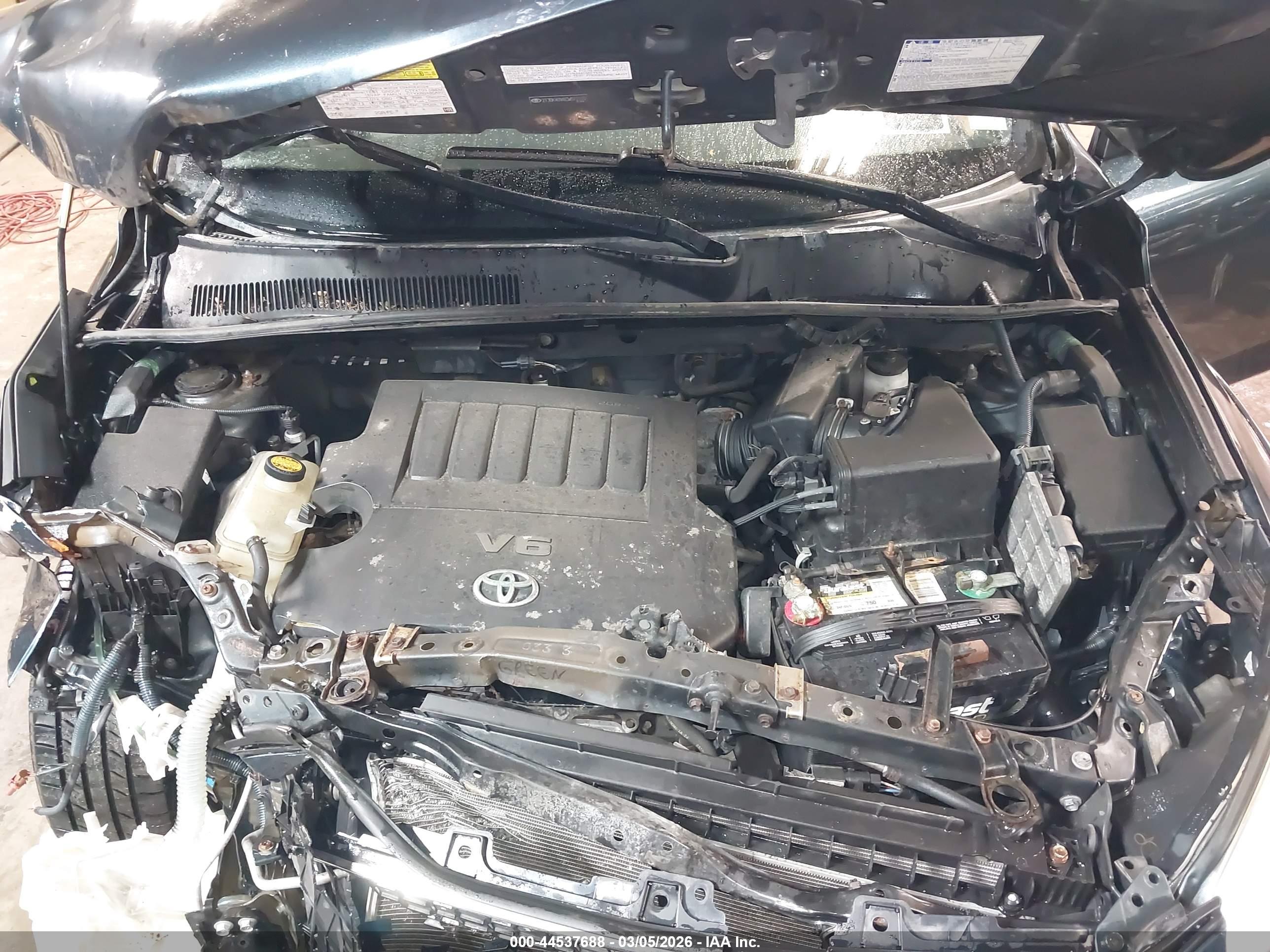 TOYOTA RAV4 image 10