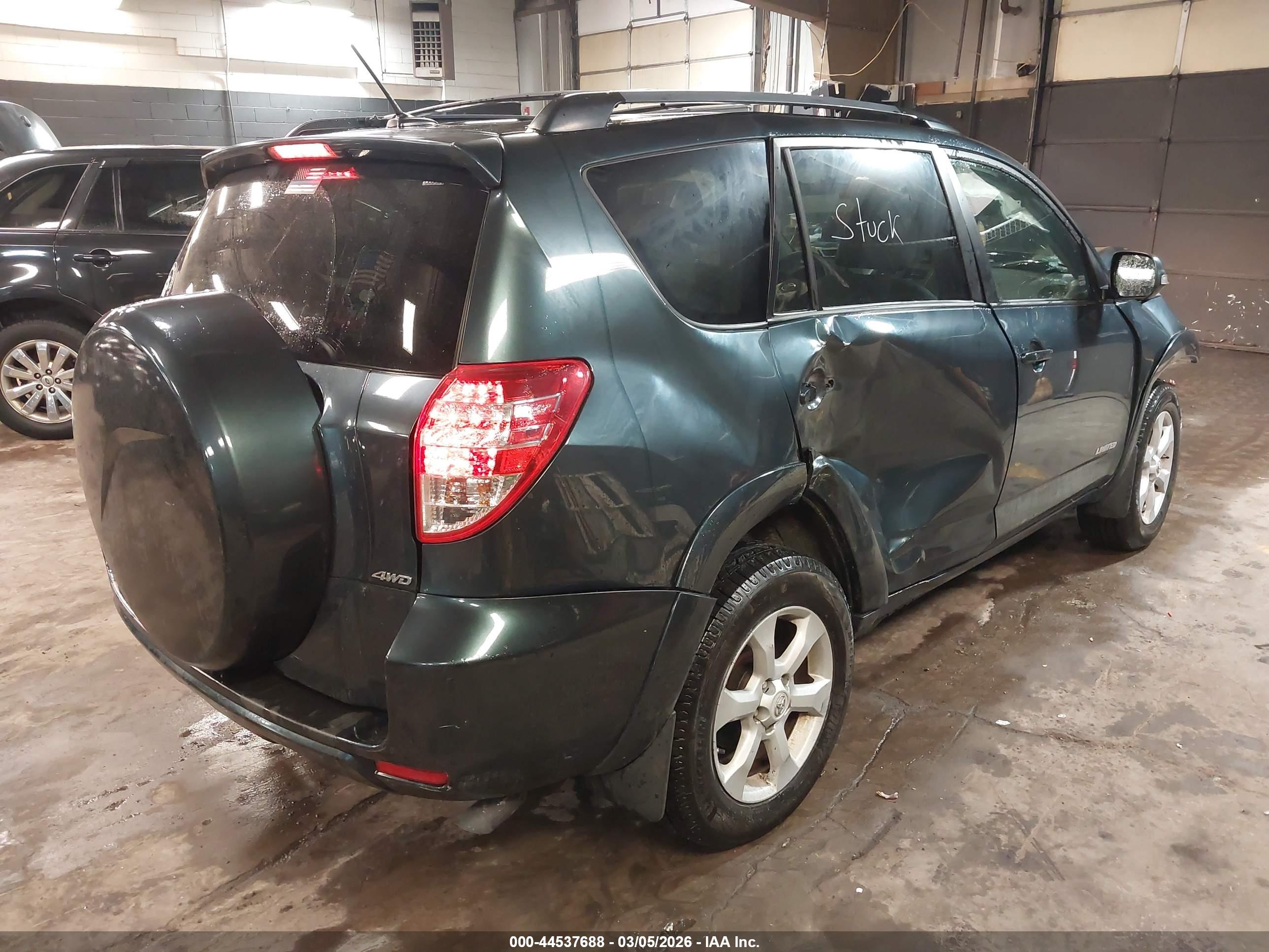 TOYOTA RAV4 image 4