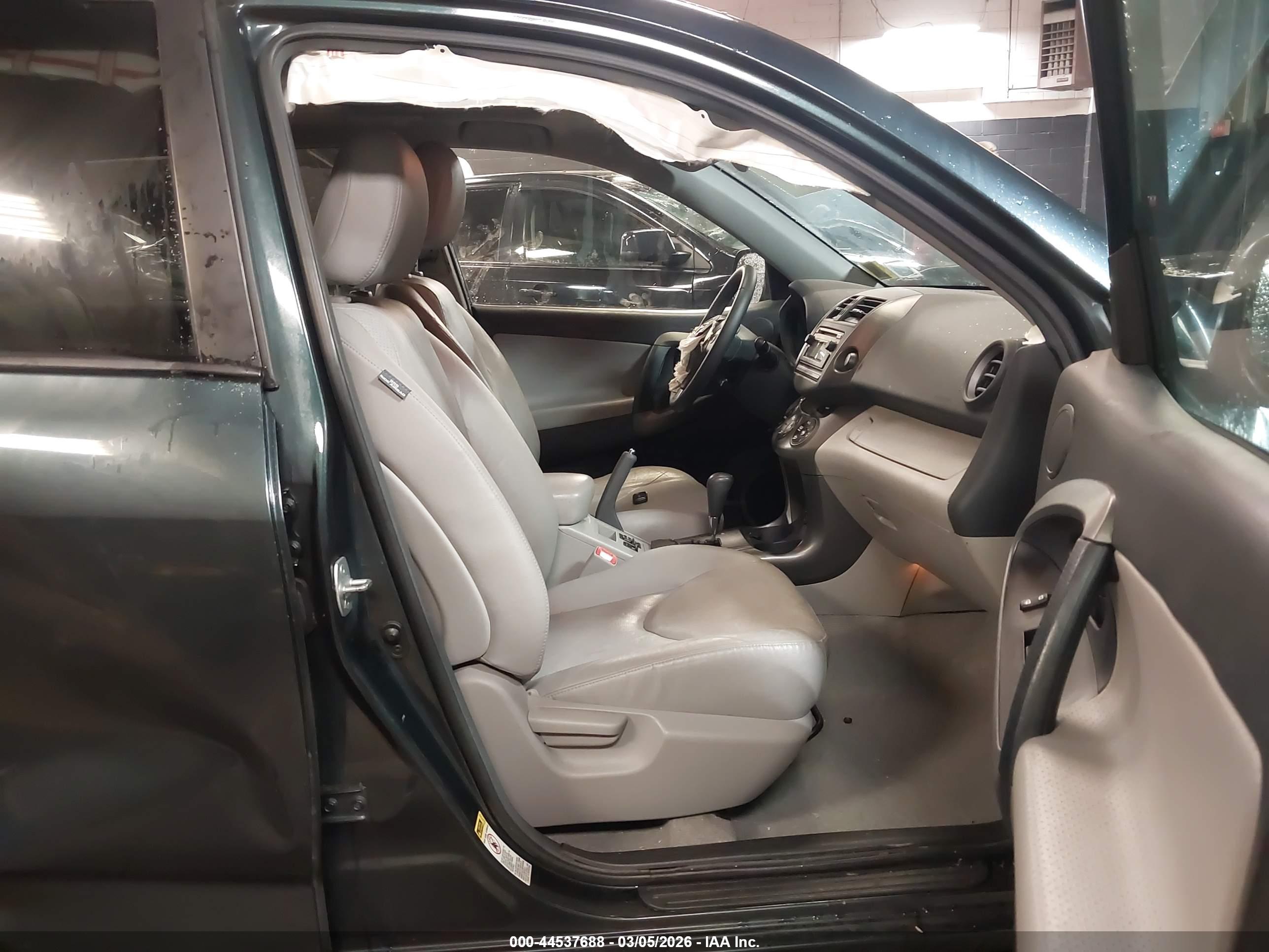 TOYOTA RAV4 image 5